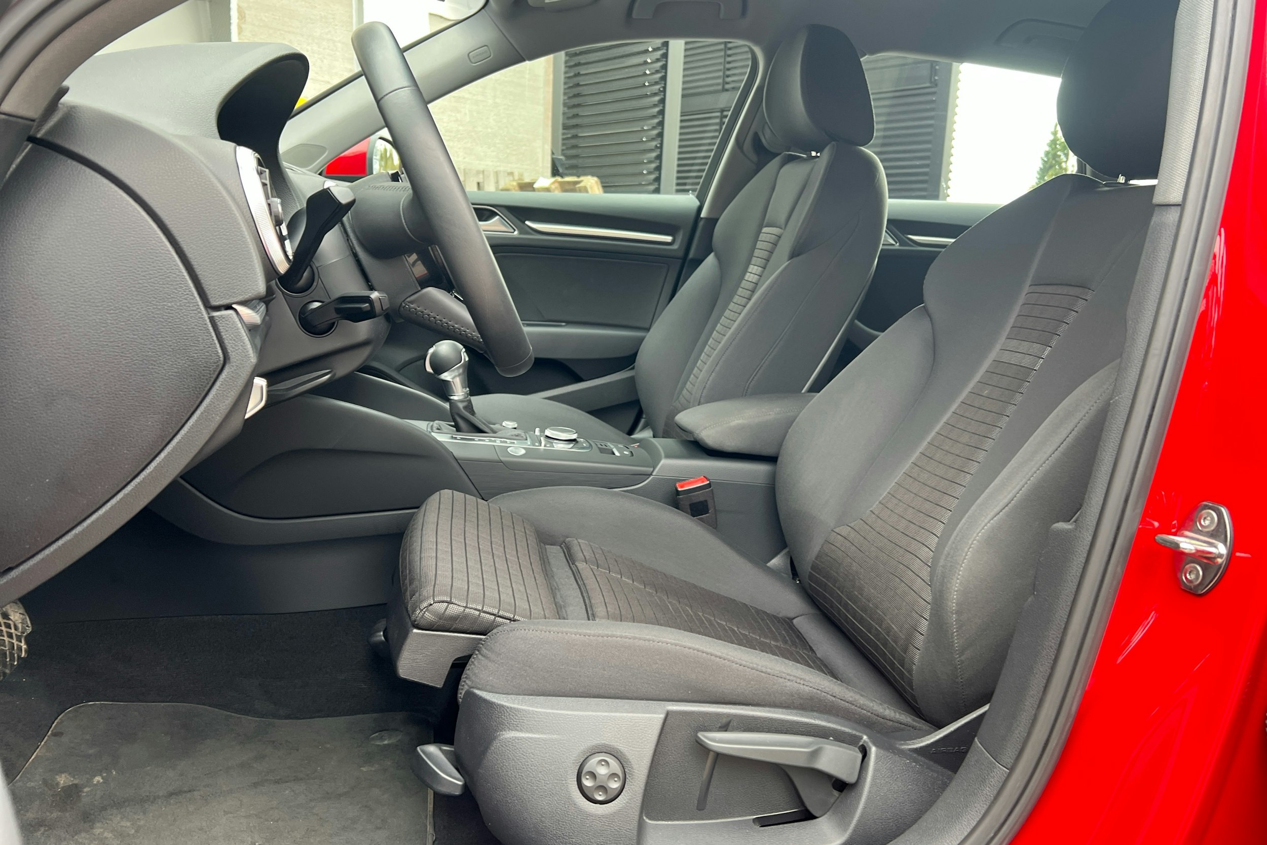 punainen Audi A3 2020 kuva 6.