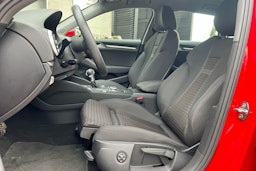 punainen Audi A3 2020 kuva 6.