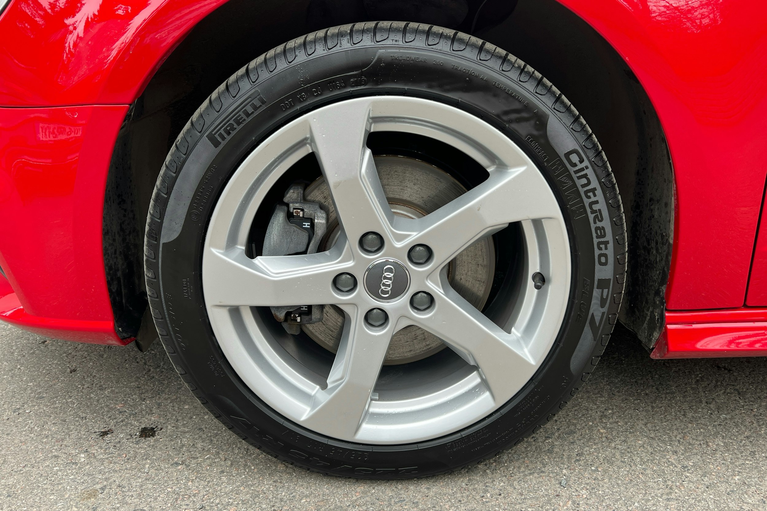 punainen Audi A3 2020 kuva 9.