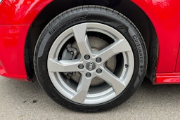 punainen Audi A3 2020 kuva 9.