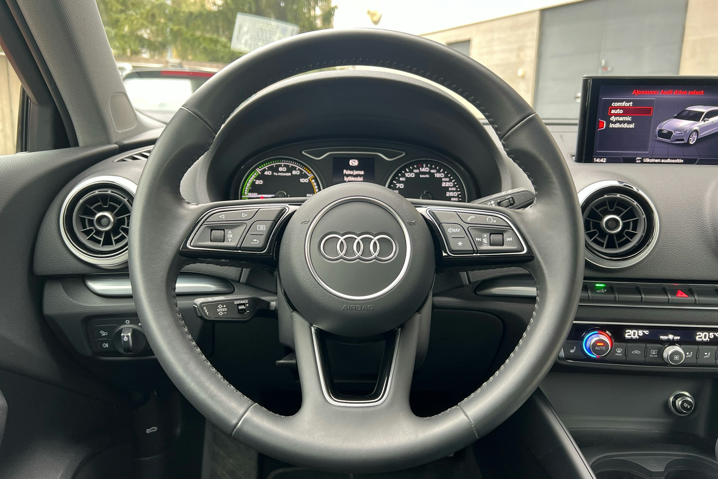 punainen Audi A3 2020 kuva 11.
