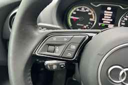 punainen Audi A3 2020 kuva 12.