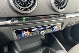 punainen Audi A3 2020 kuva 19.