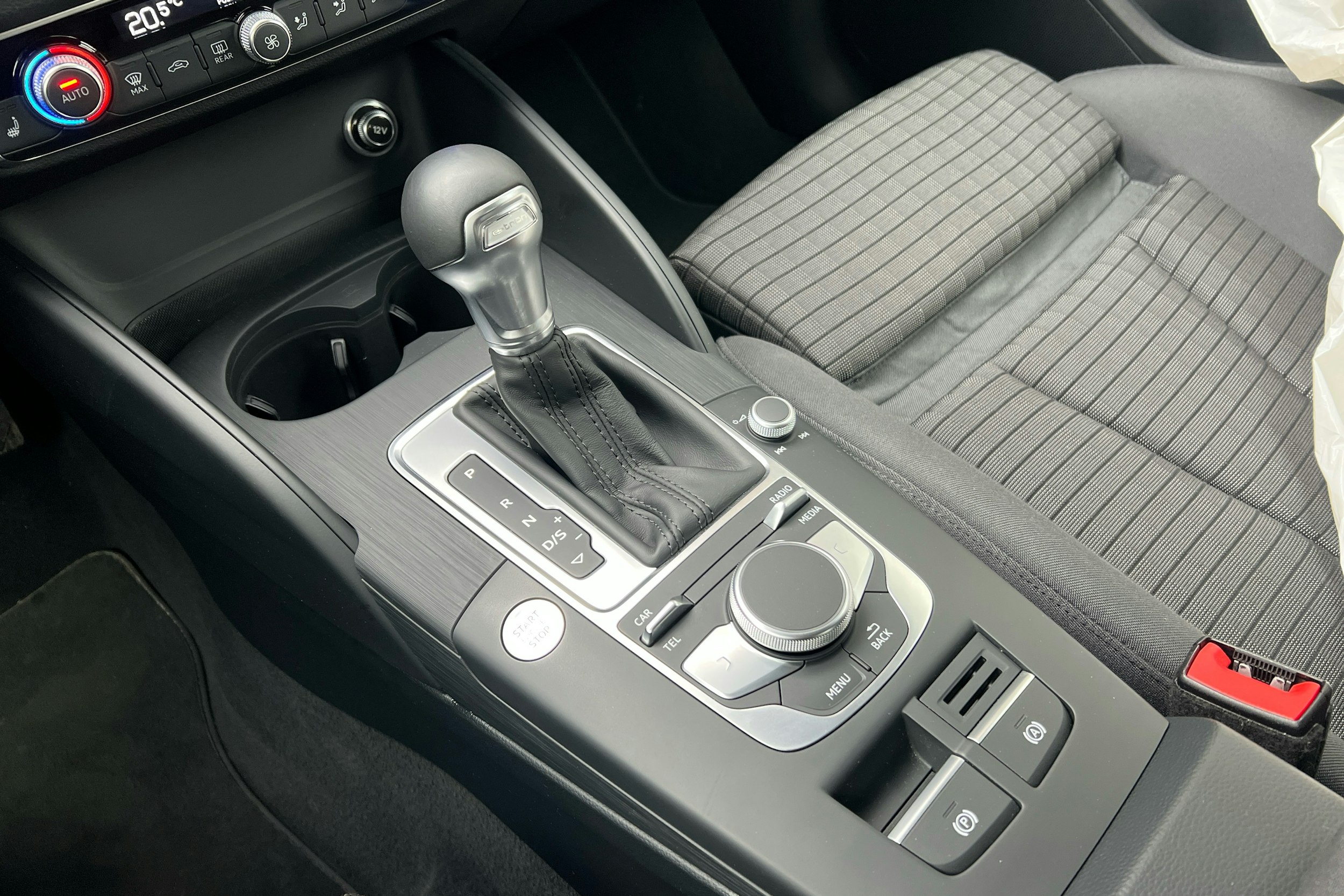 punainen Audi A3 2020 kuva 20.
