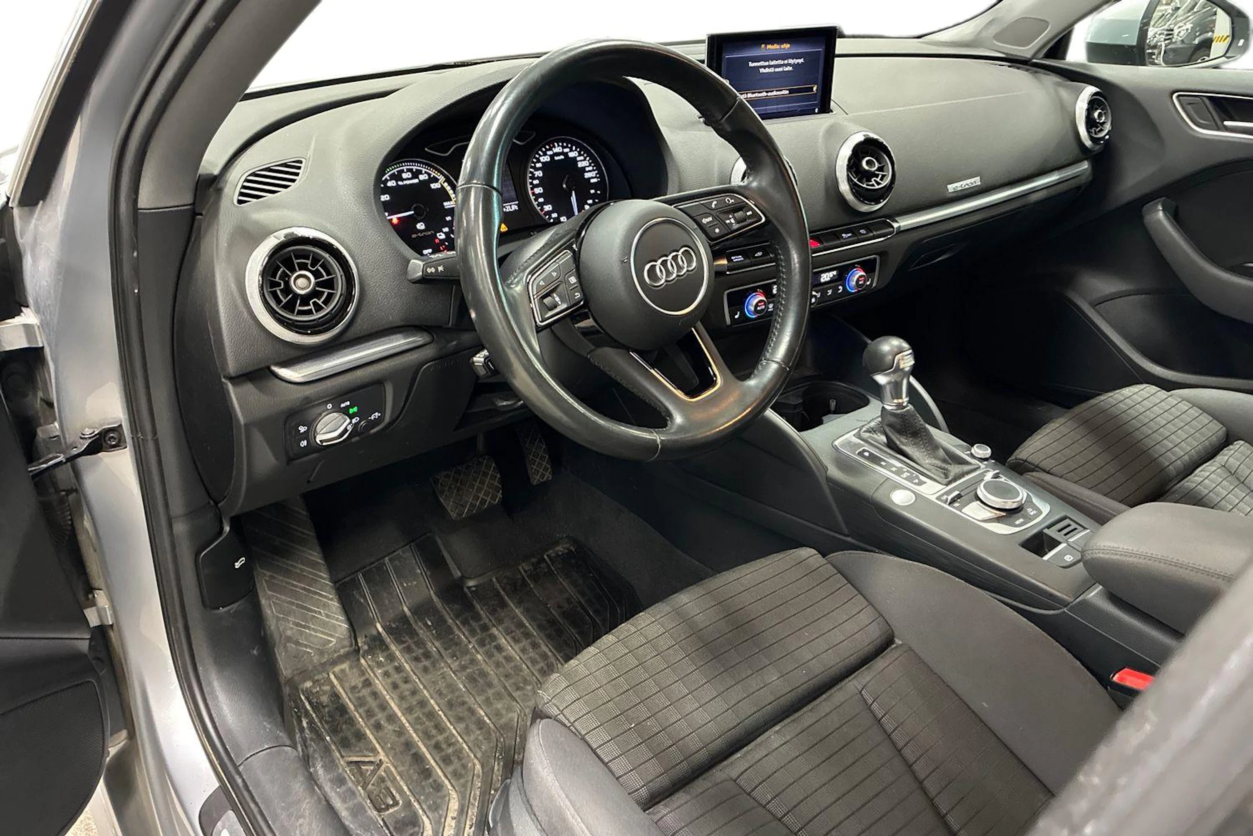 met. hopea Audi A3 2020 kuva 3.