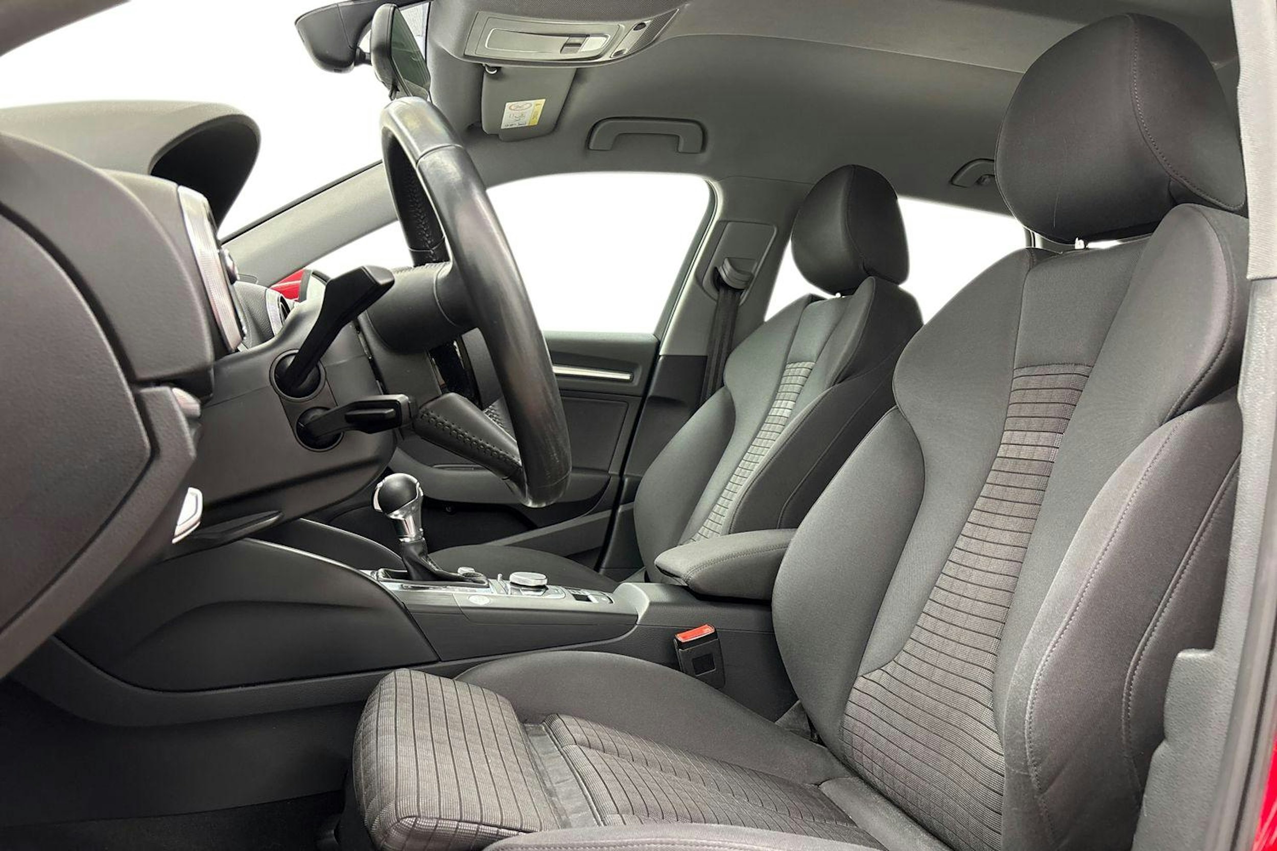 punainen Audi A3 2020 kuva 10.