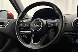 punainen Audi A3 2020 kuva 15.