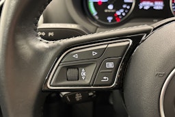 punainen Audi A3 2020 kuva 16.