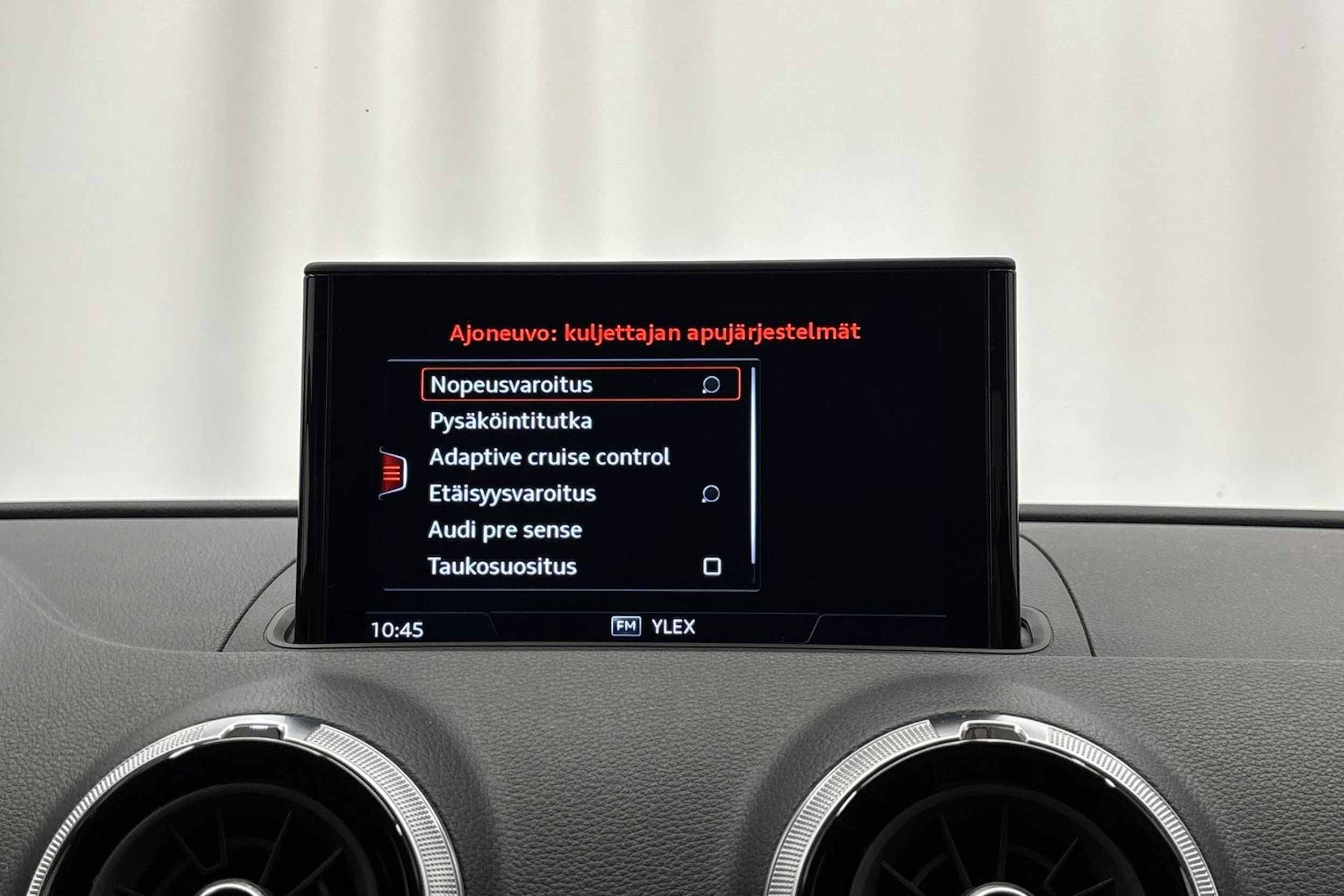 punainen Audi A3 2020 kuva 20.