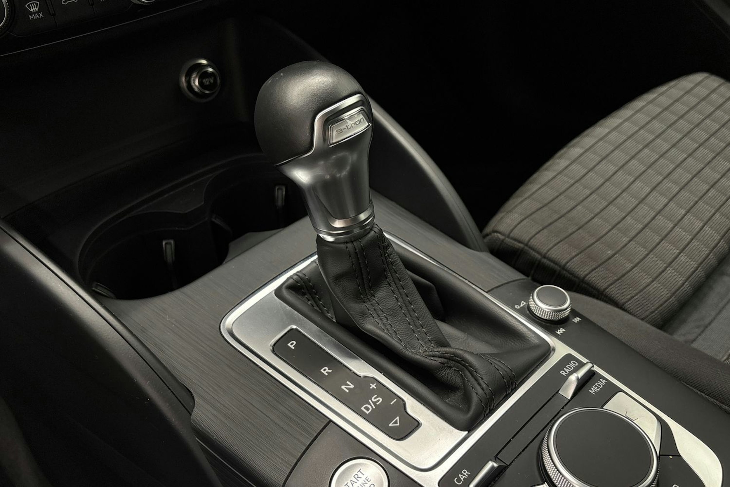 punainen Audi A3 2020 kuva 21.