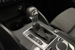 punainen Audi A3 2020 kuva 21.