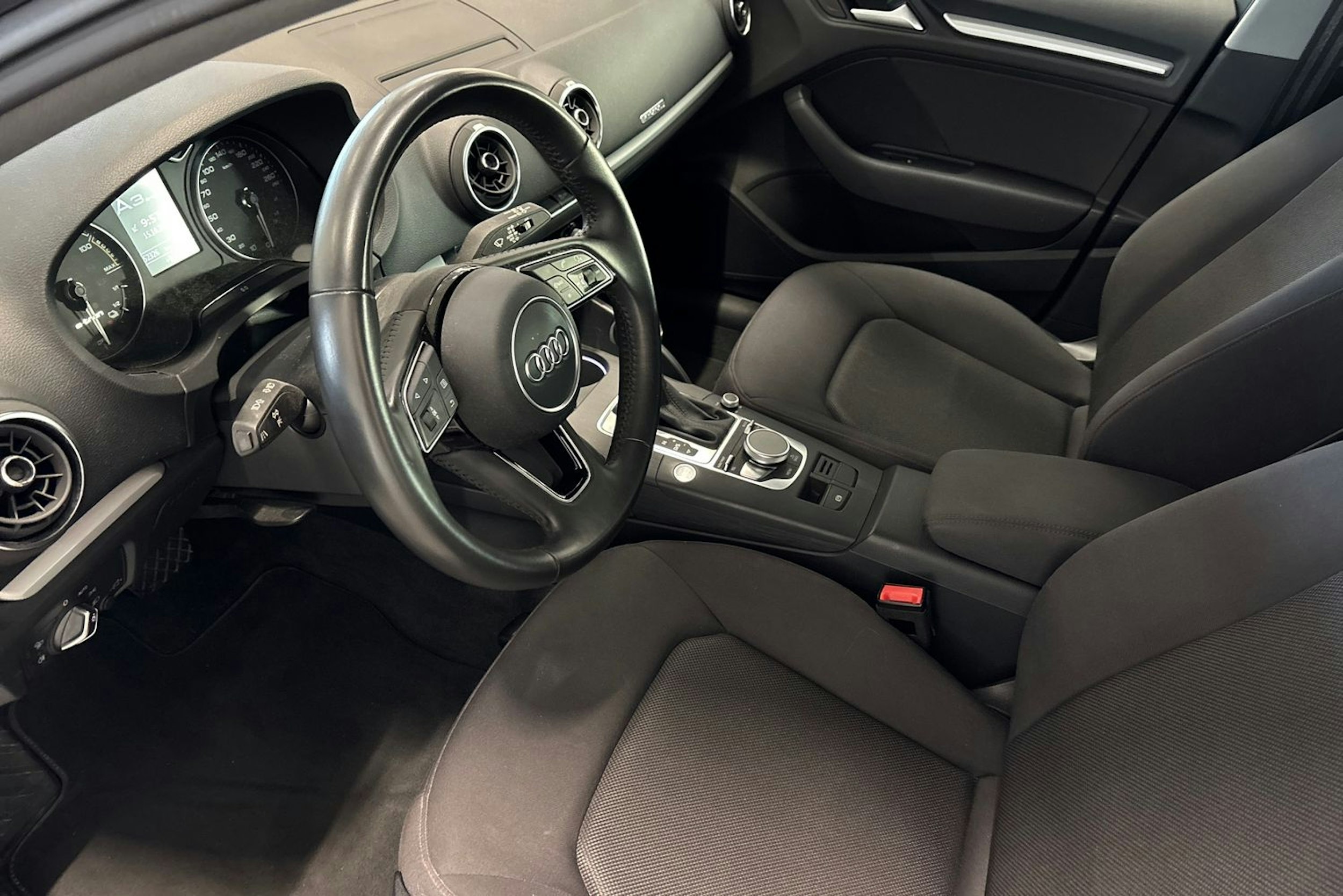 harmaa Audi A3 2020 kuva 3.