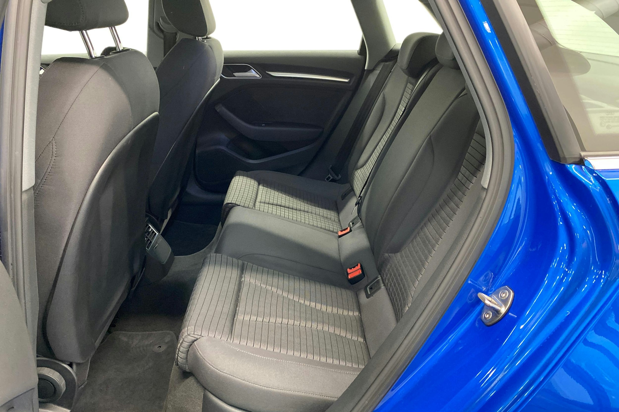 Sininen Audi A3 2020 kuva 10.