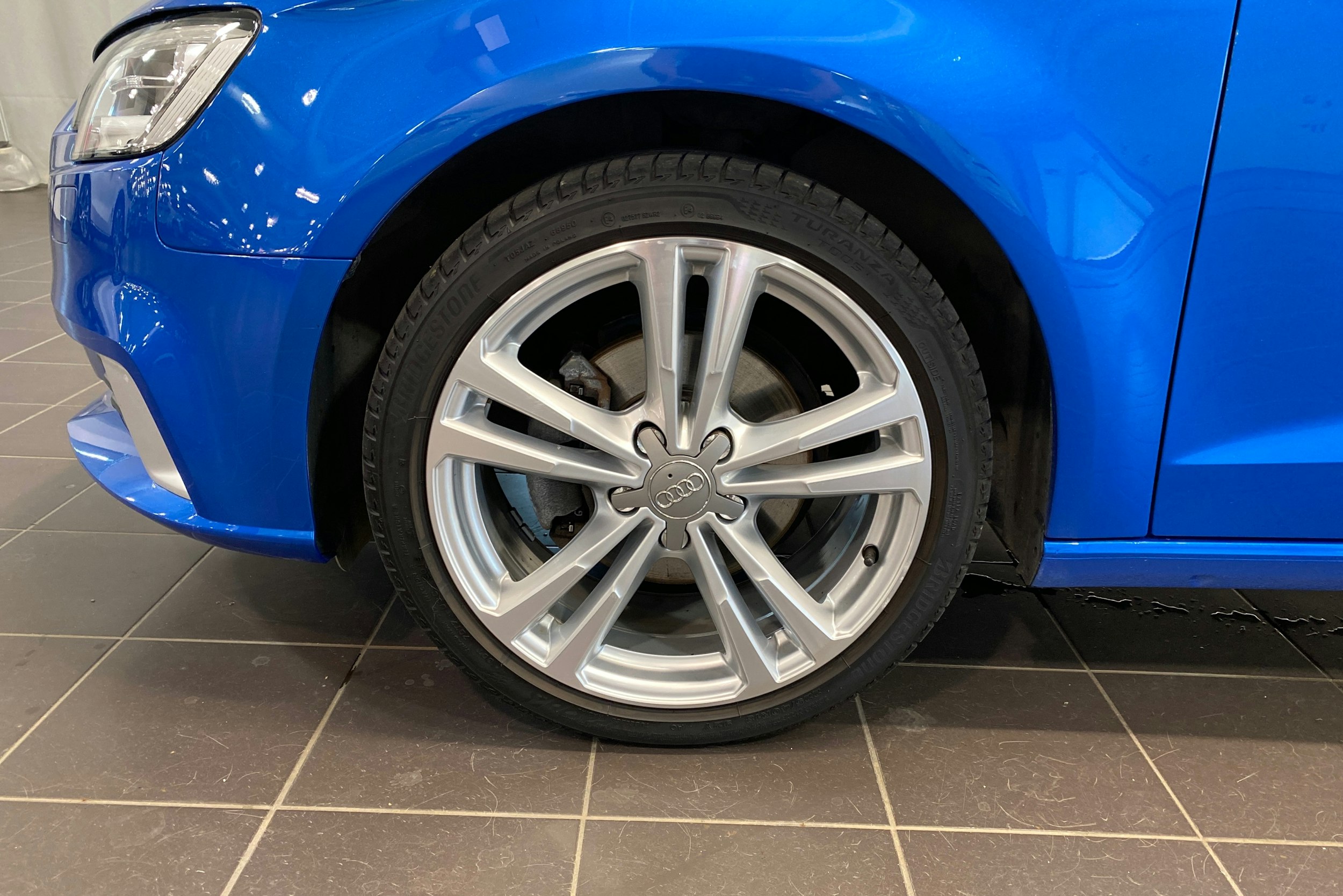 Sininen Audi A3 2020 kuva 11.