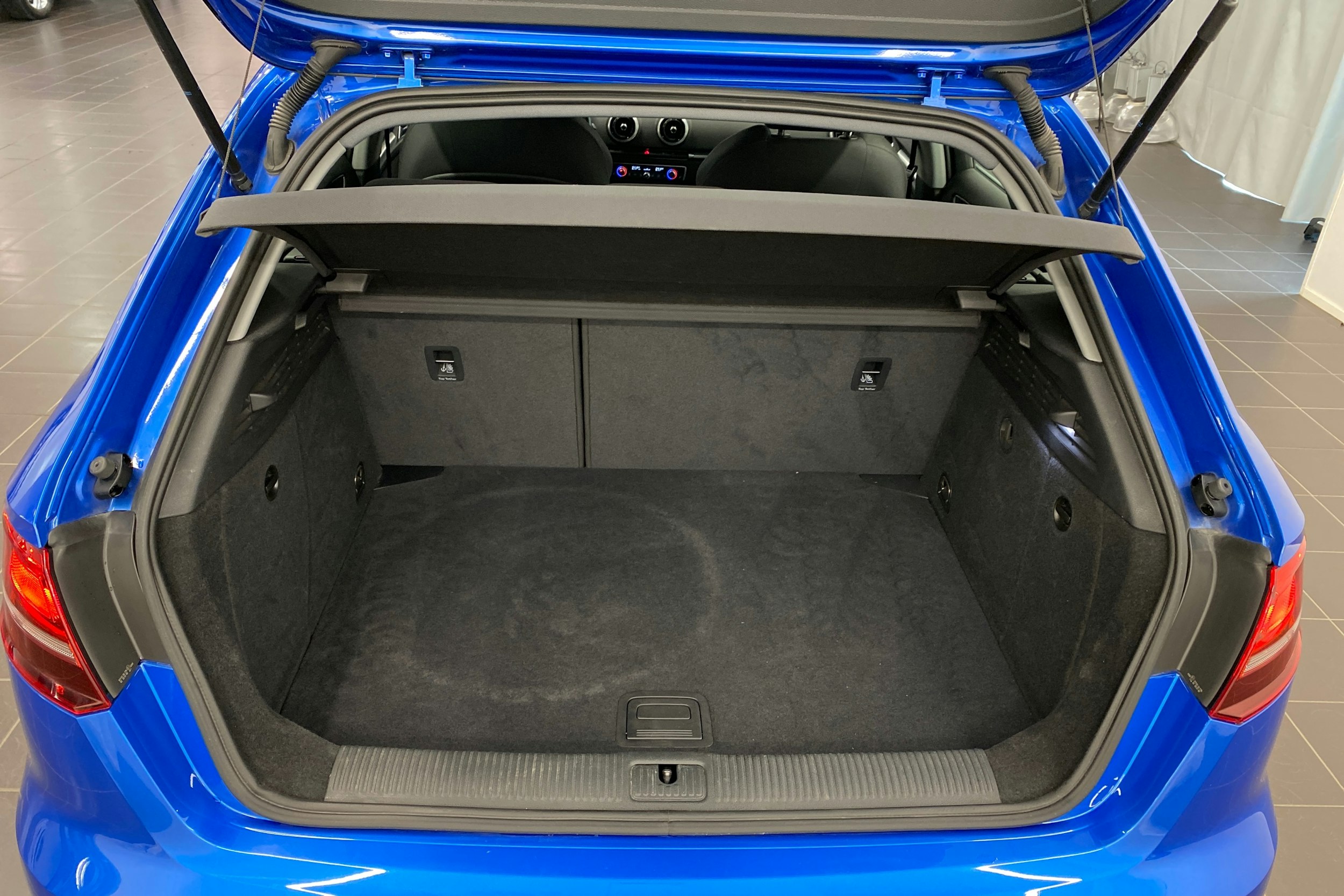 Sininen Audi A3 2020 kuva 14.