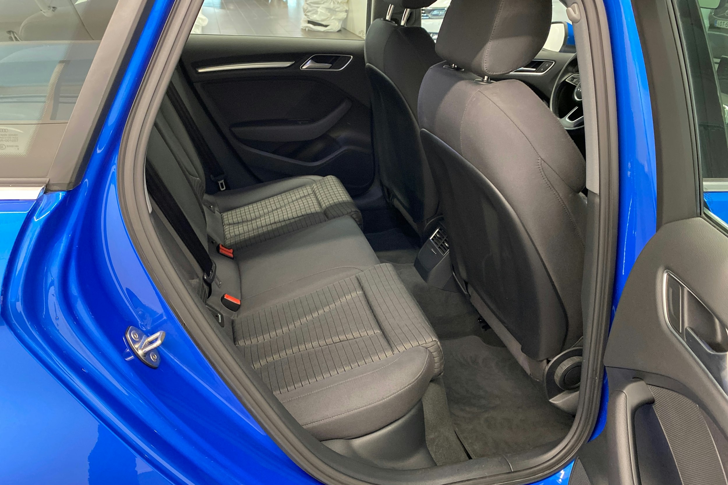 Sininen Audi A3 2020 kuva 15.