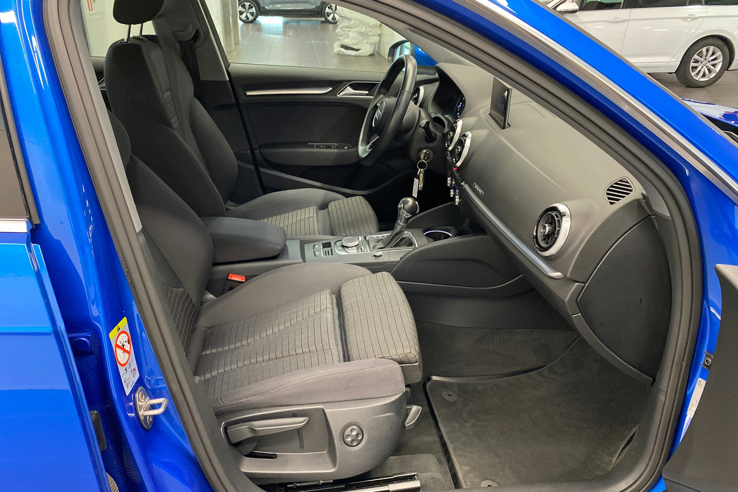 Sininen Audi A3 2020 kuva 16.
