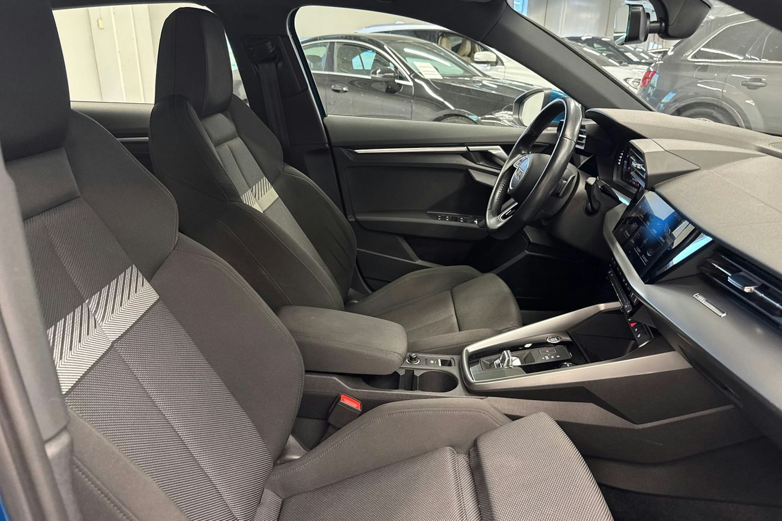 sininen Audi A3 2020 kuva 13.