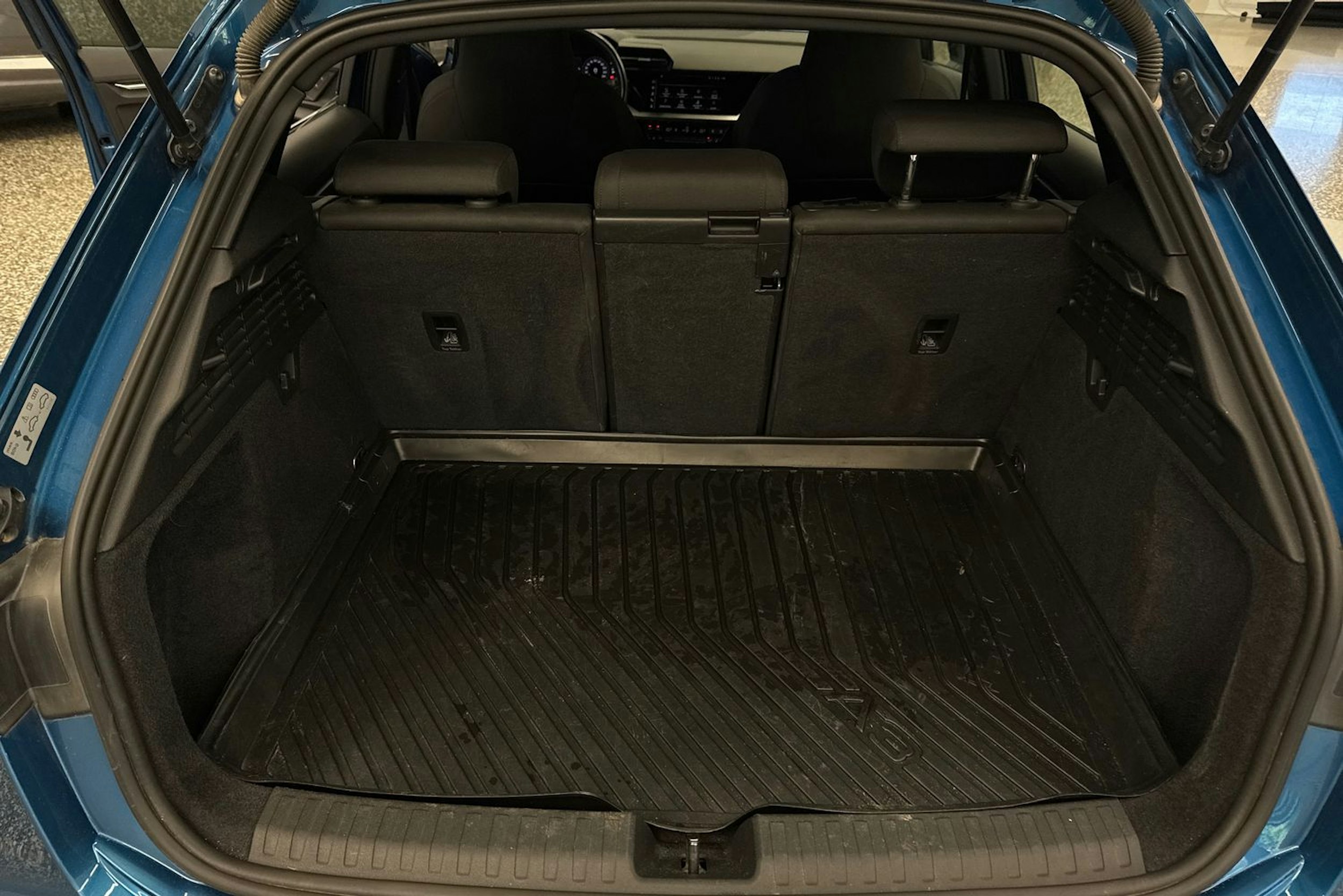 sininen Audi A3 2020 kuva 35.