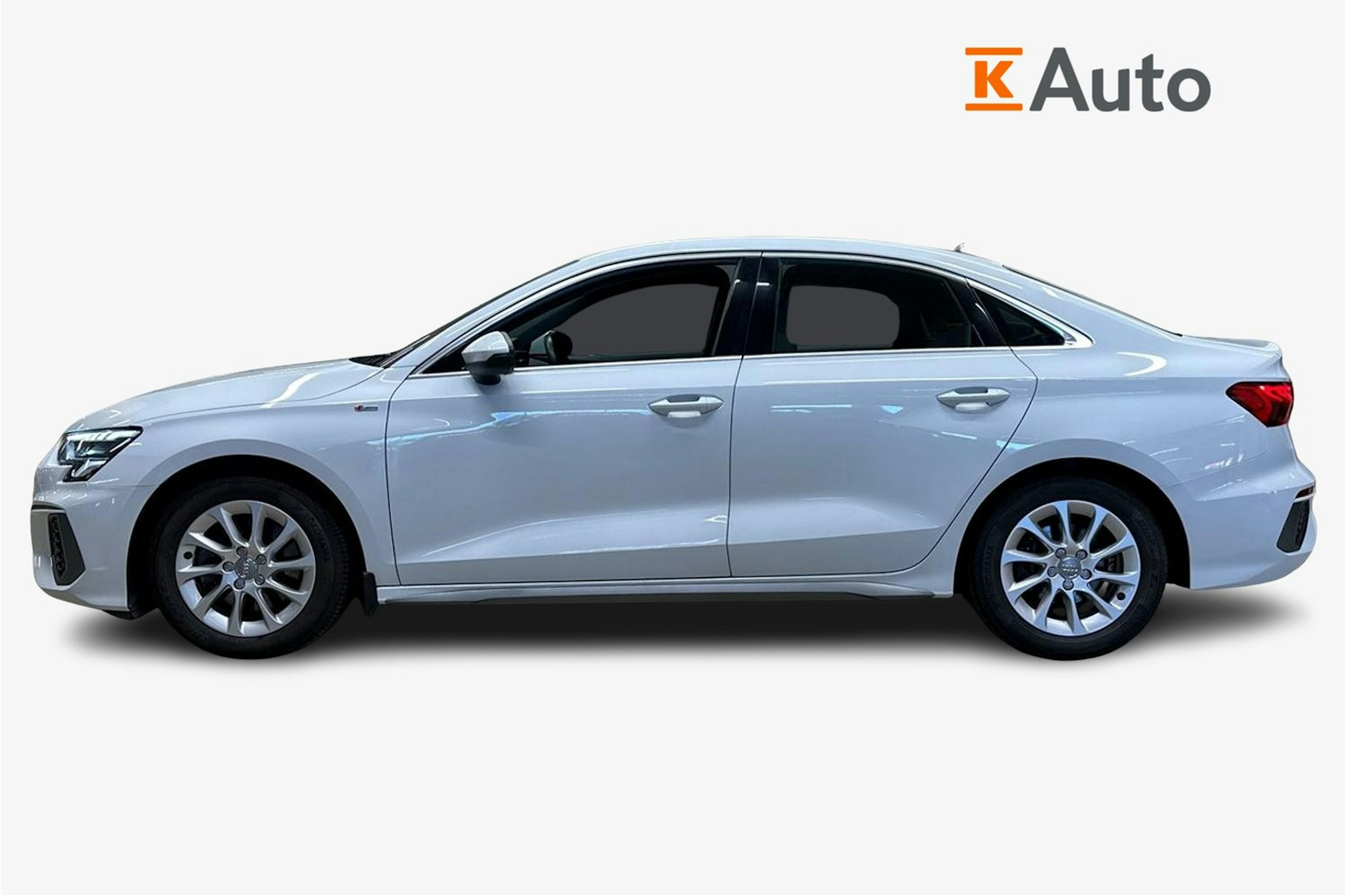 valkoinen Audi A3 2020 kuva 6.