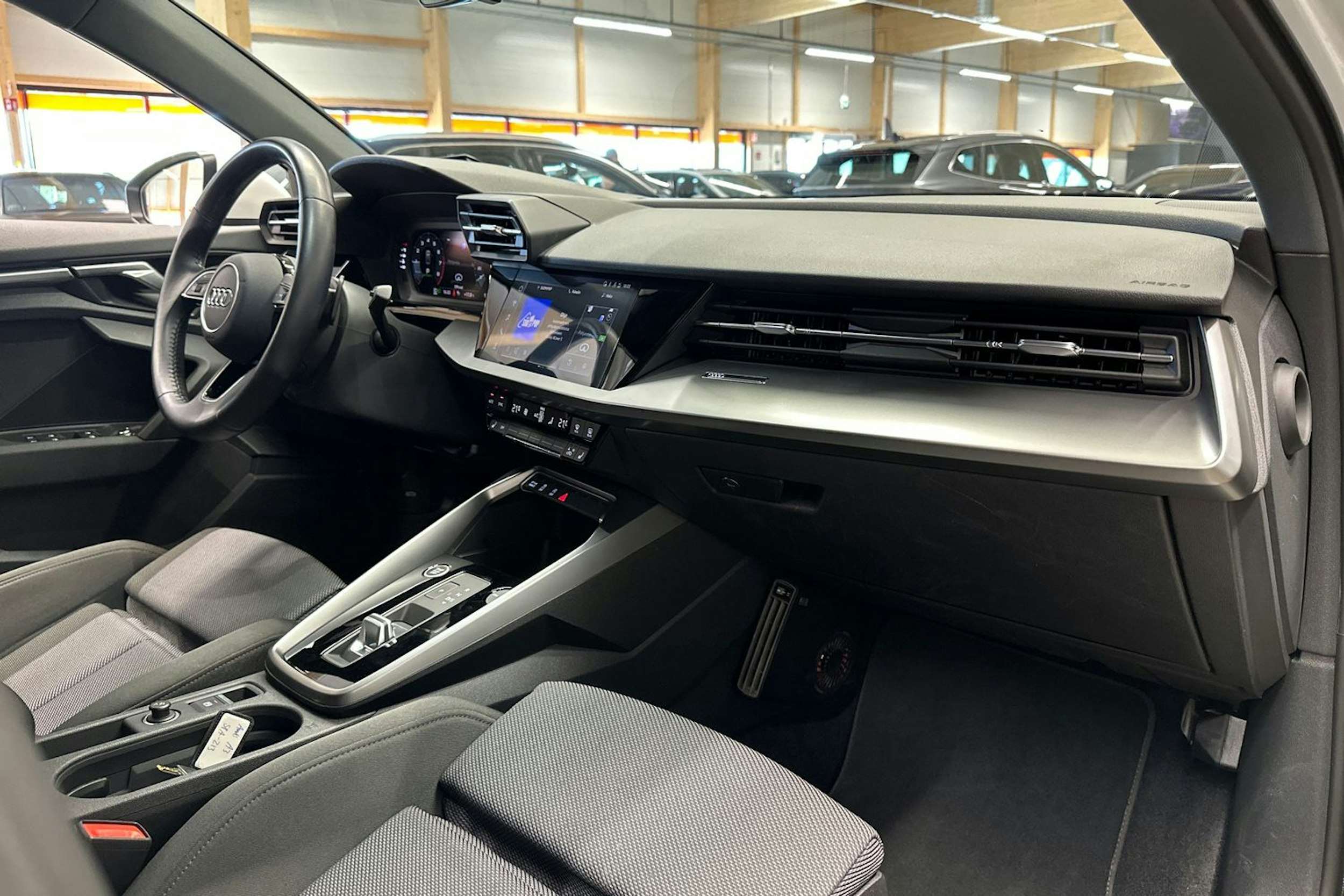 valkoinen Audi A3 2020 kuva 13.