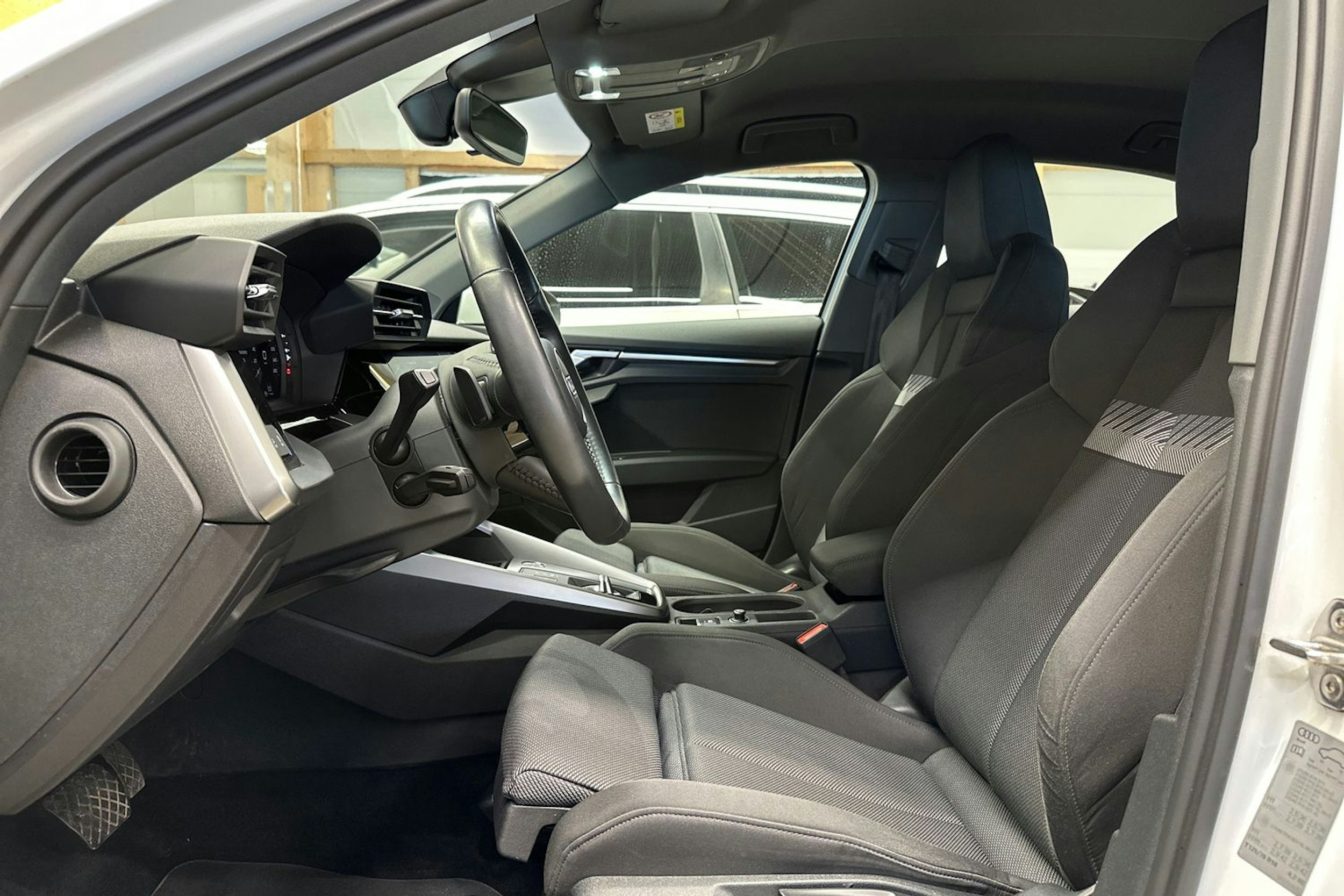 valkoinen Audi A3 2020 kuva 16.