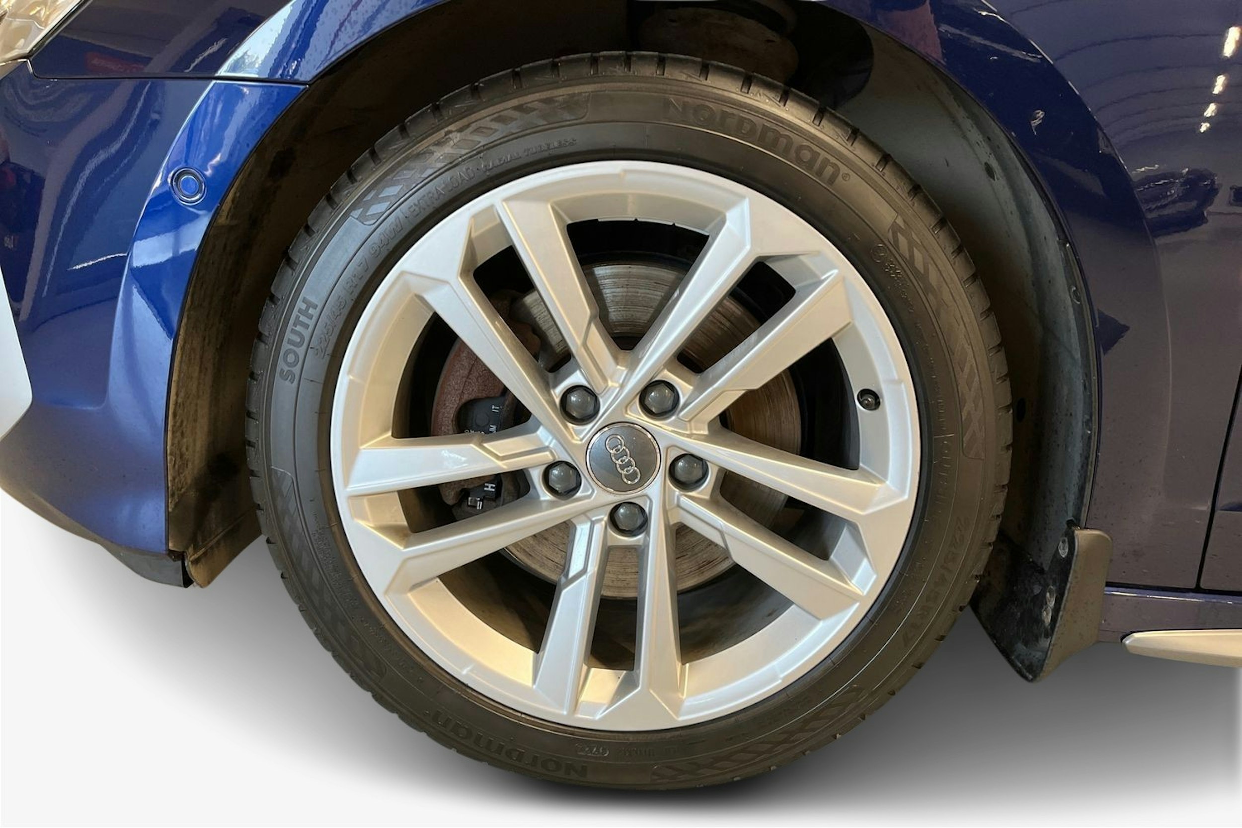 sininen Audi A3 2020 kuva 11.