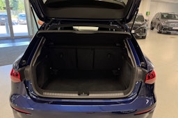 sininen Audi A3 2020 kuva 28.