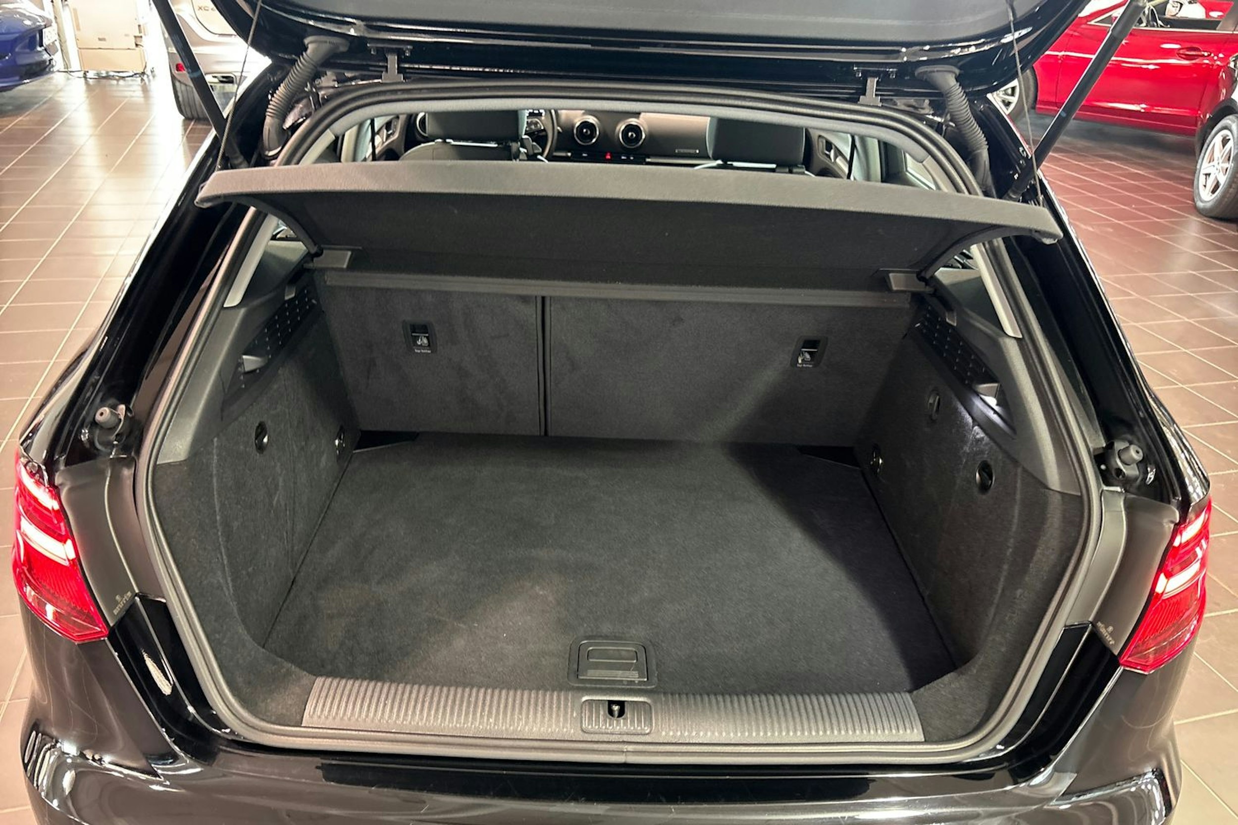 Musta Audi A3 2020 kuva 14.