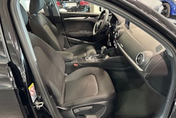 Musta Audi A3 2020 kuva 16.