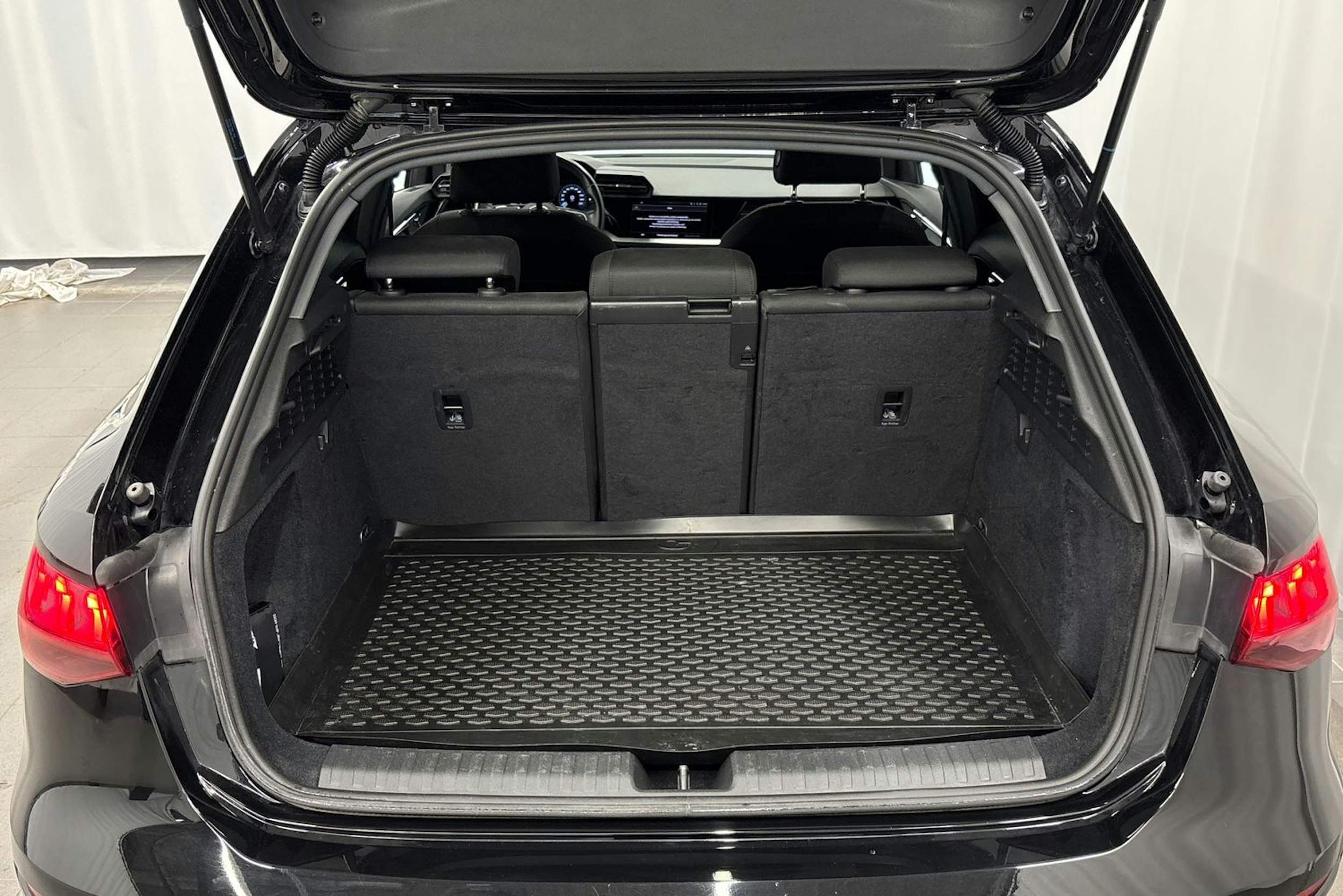 musta Audi A3 2021 kuva 13.