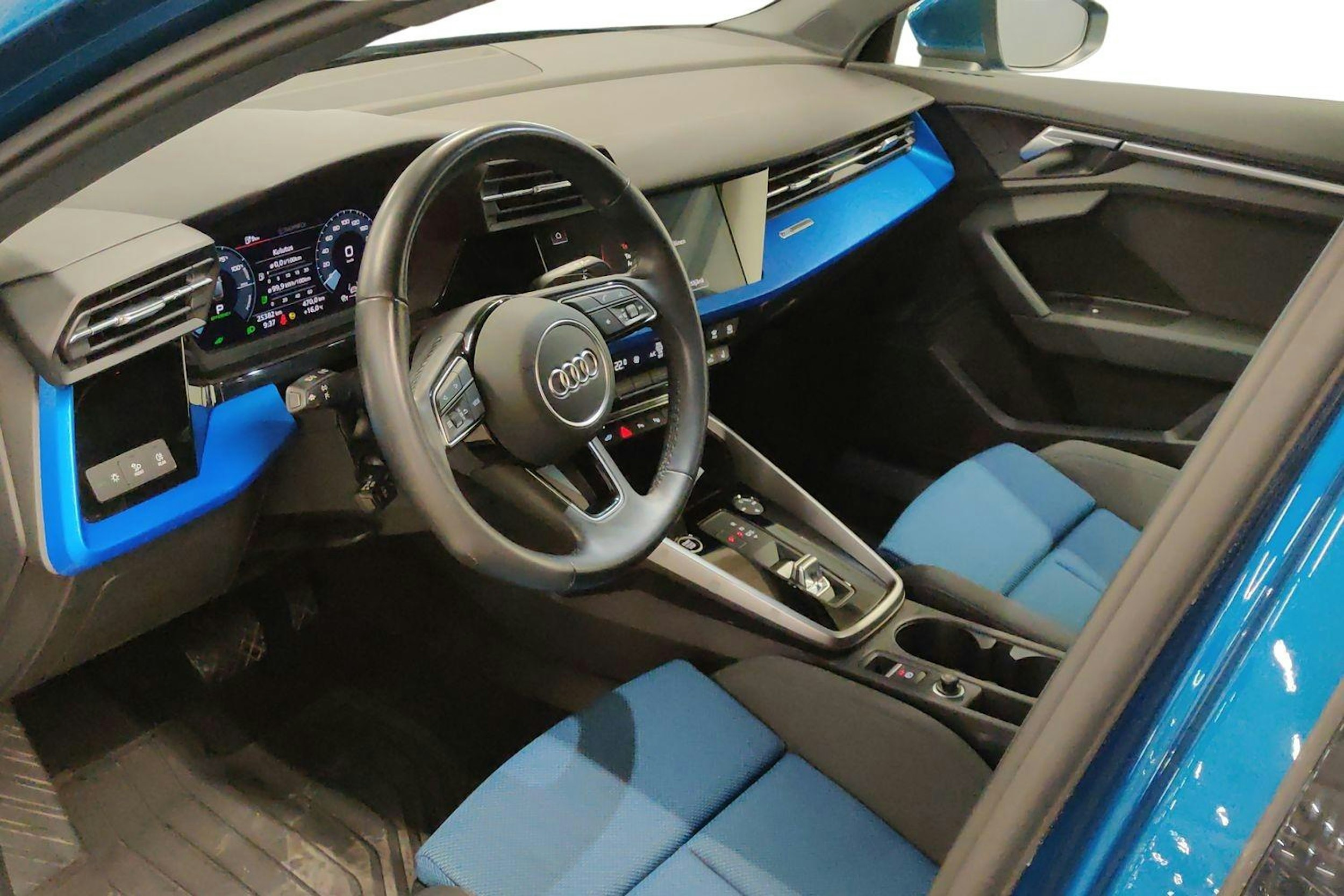 Sininen Audi A3 2021 kuva 6.