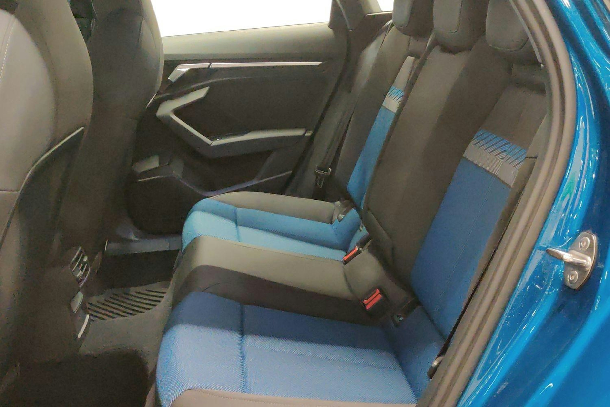 Sininen Audi A3 2021 kuva 8.