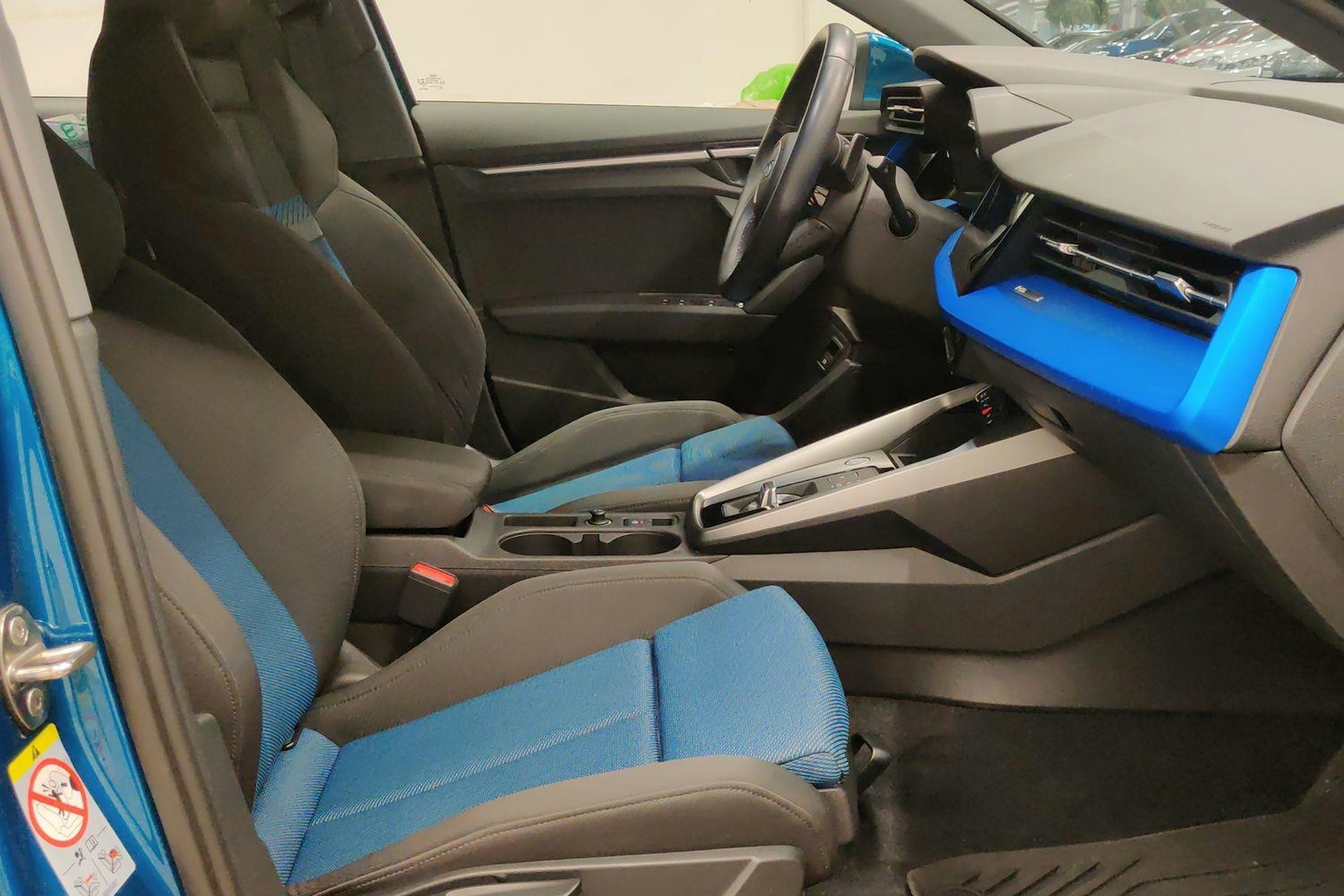 Sininen Audi A3 2021 kuva 16.