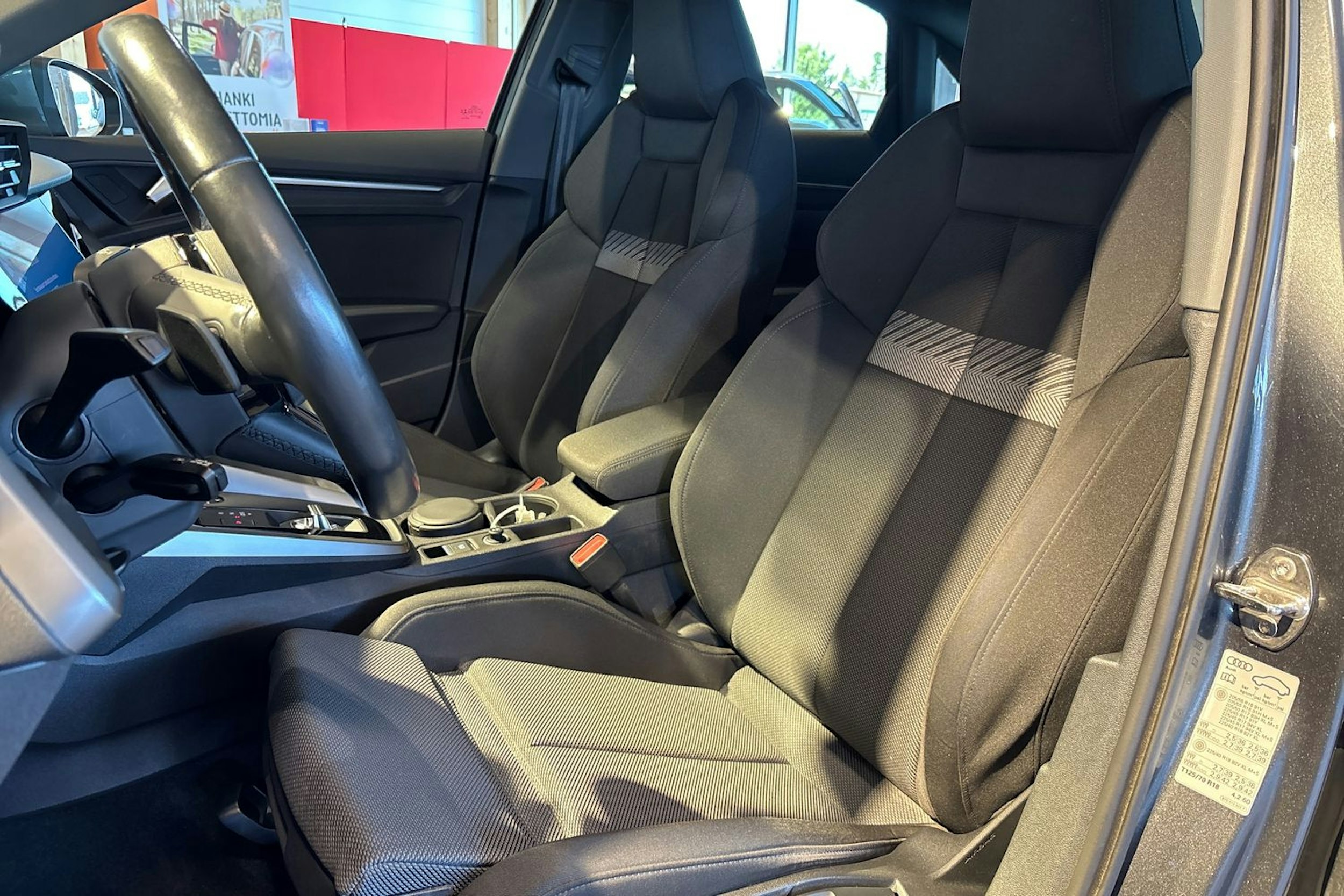 Harmaa Audi A3 2021 kuva 13.