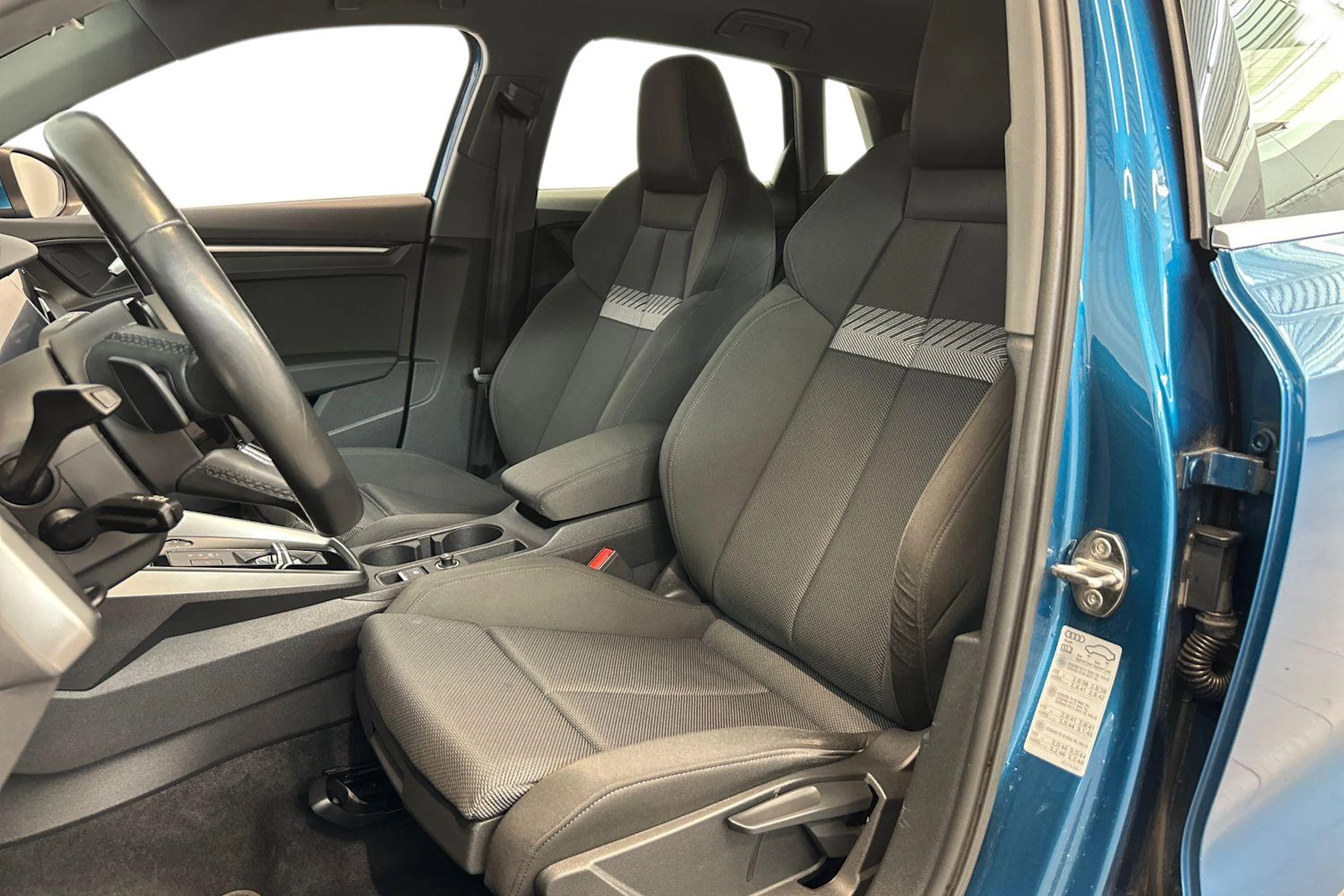 sininen Audi A3 2021 kuva 7.