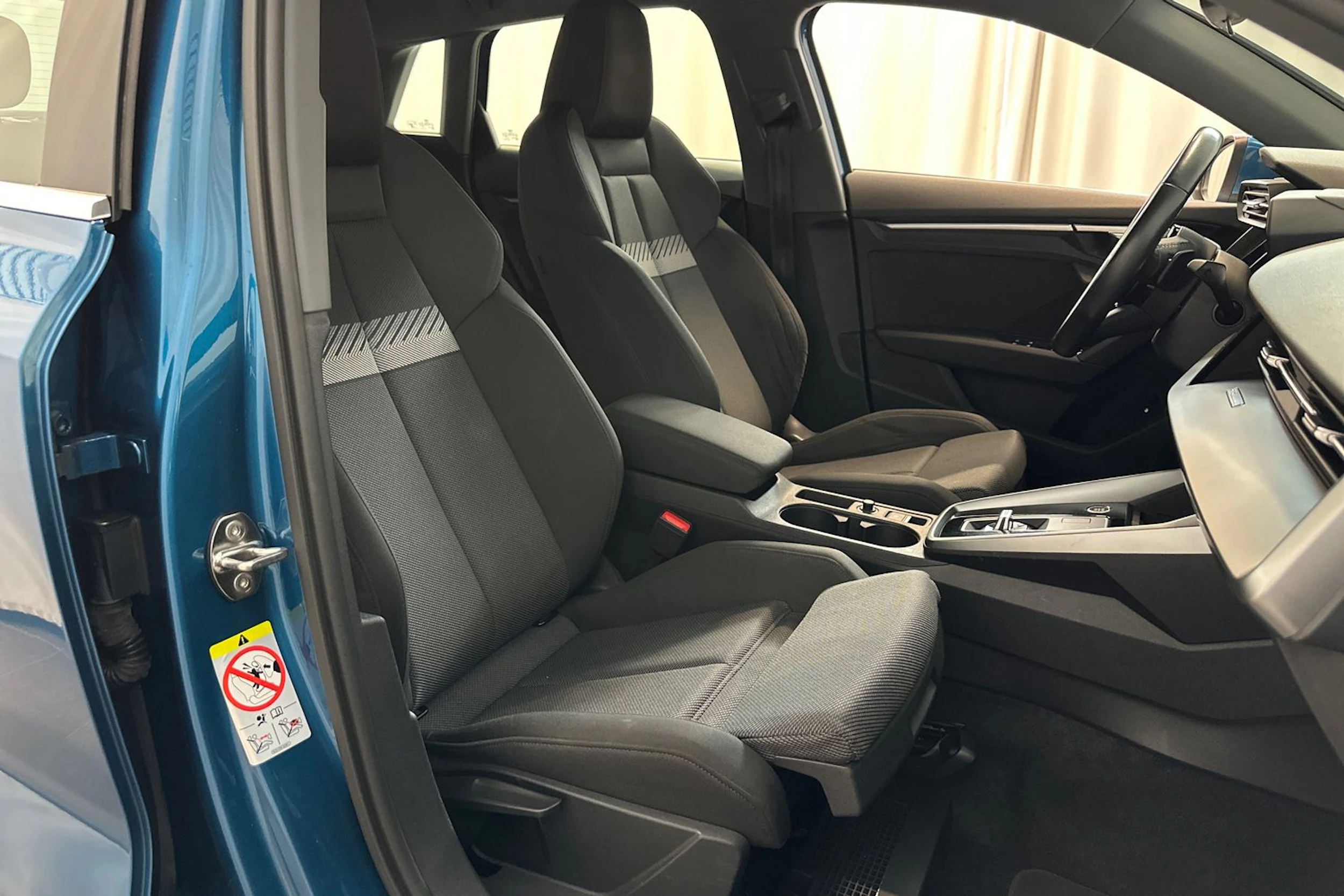 sininen Audi A3 2021 kuva 10.