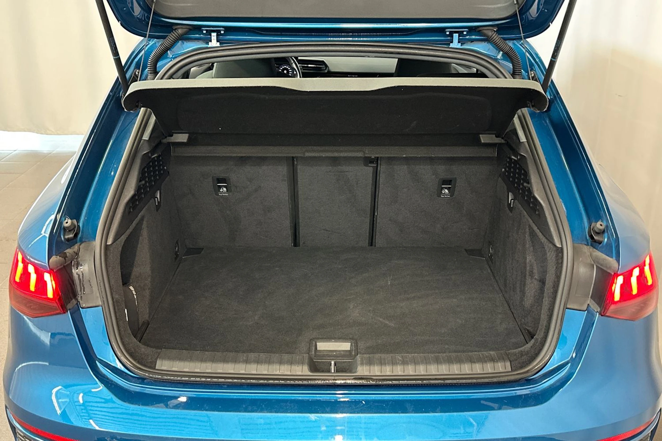 sininen Audi A3 2021 kuva 12.