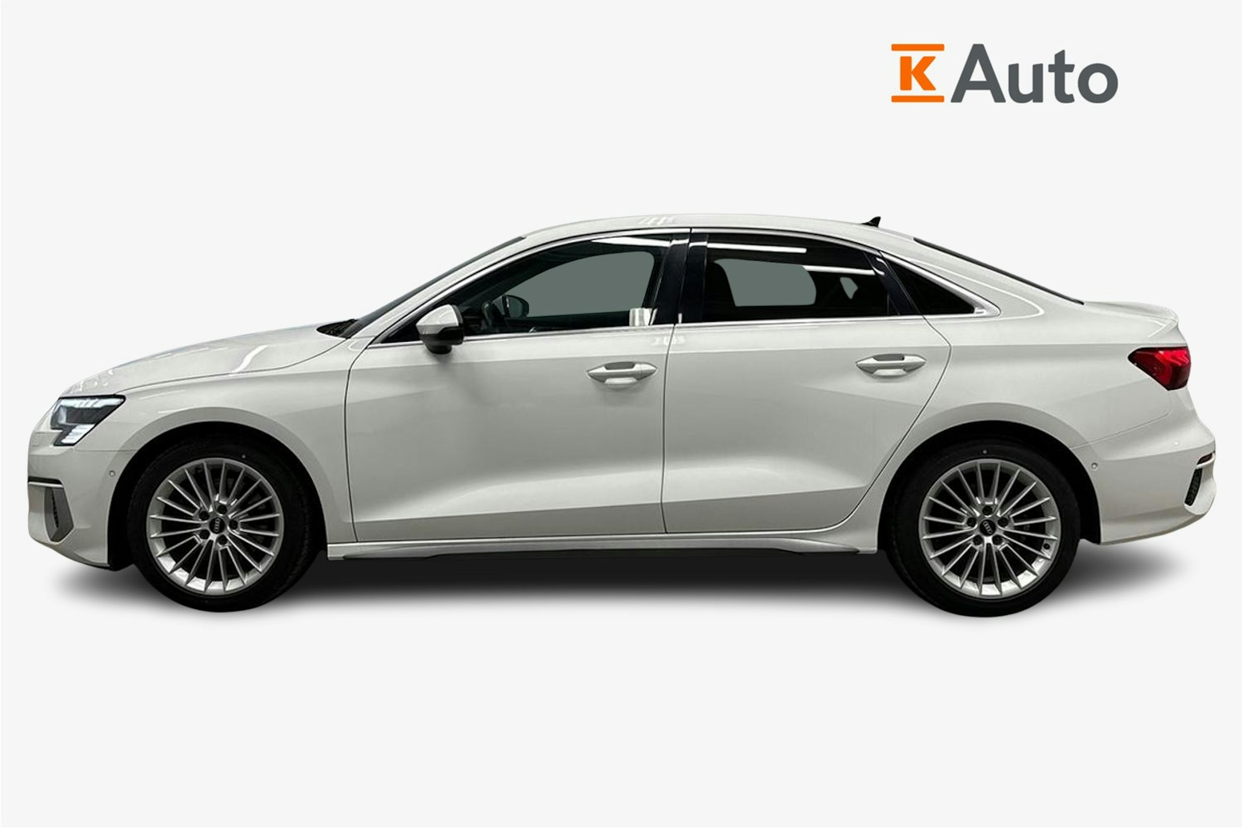 valkoinen Audi A3 2021 kuva 6.