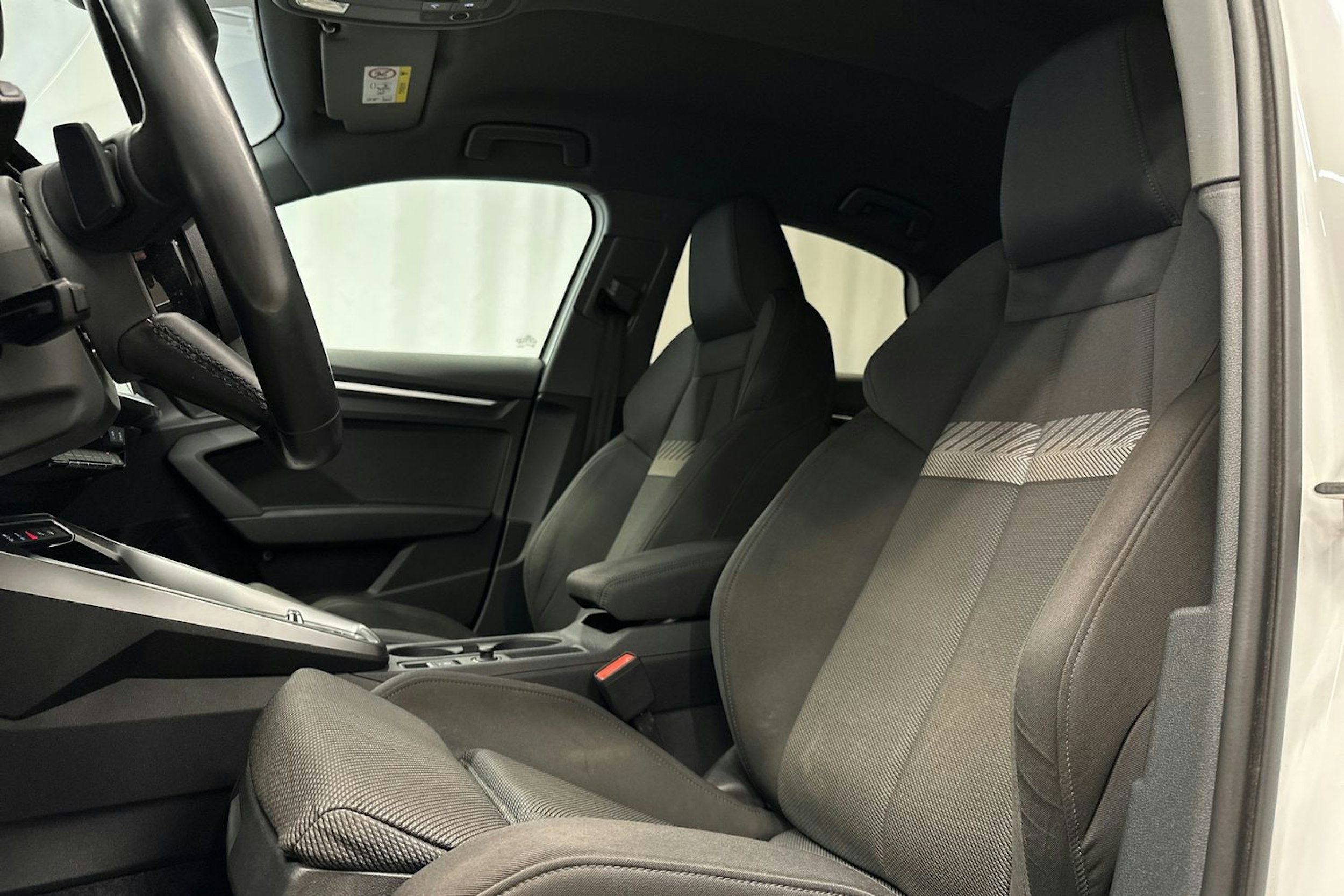 valkoinen Audi A3 2021 kuva 8.