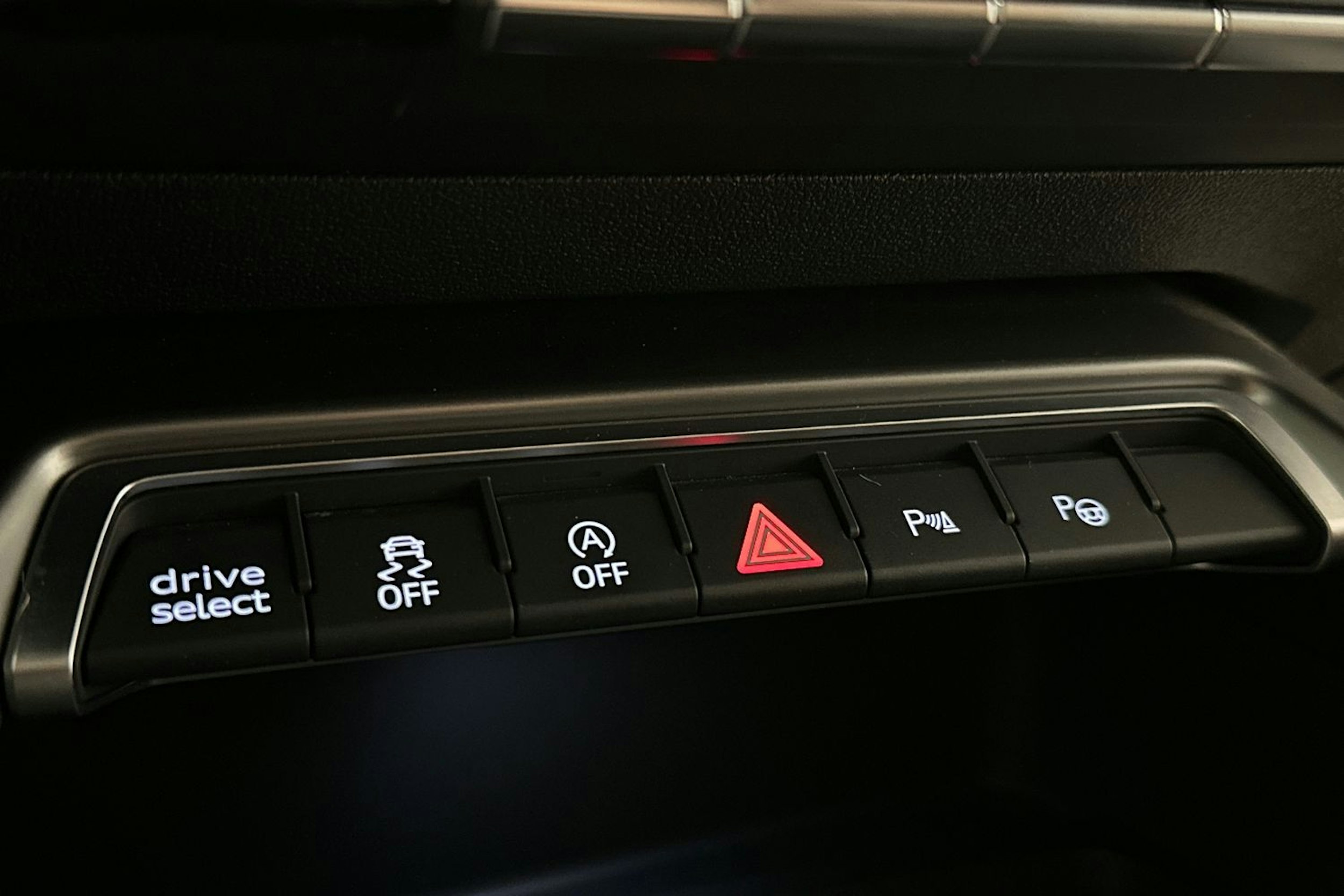 valkoinen Audi A3 2021 kuva 22.