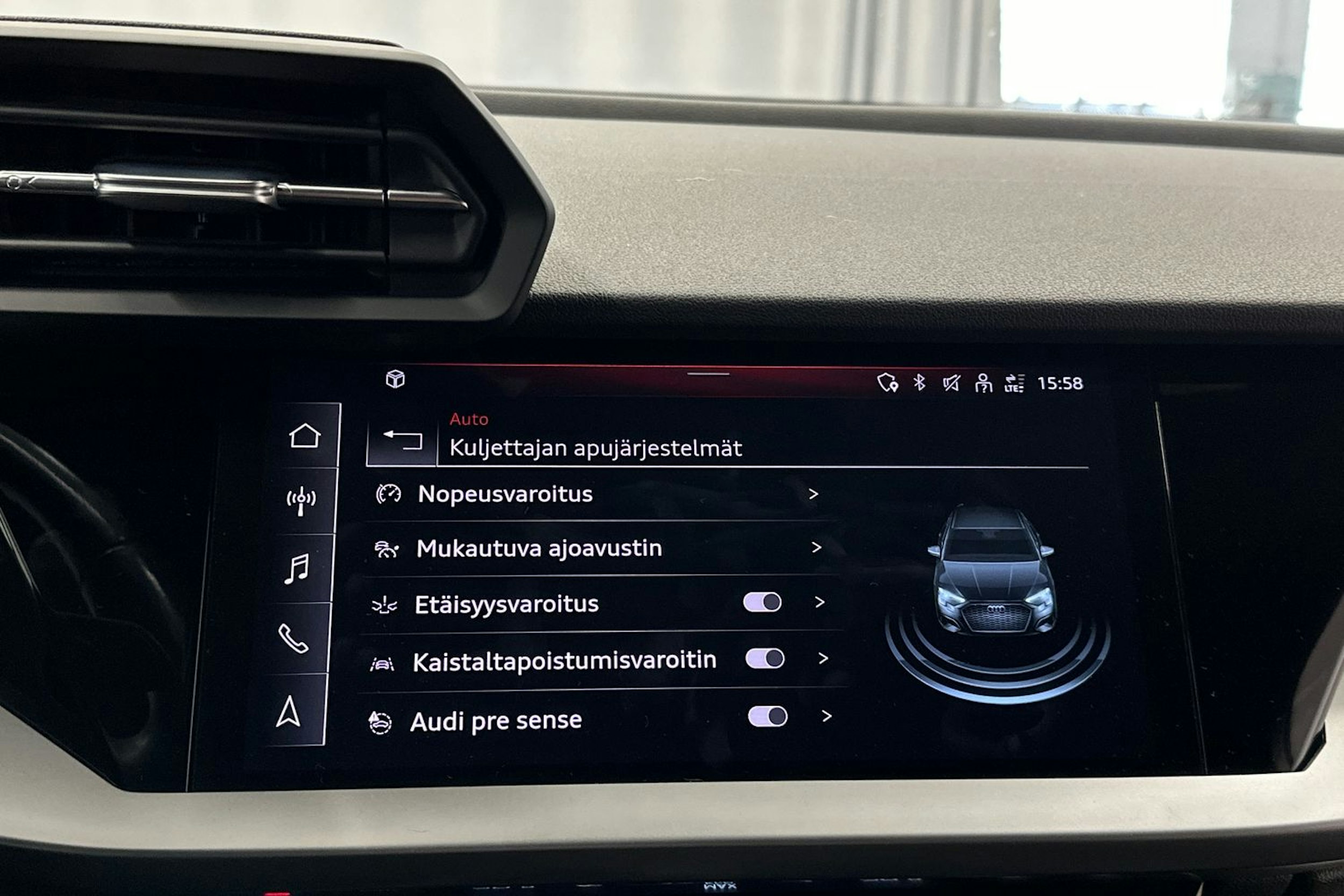 valkoinen Audi A3 2021 kuva 27.