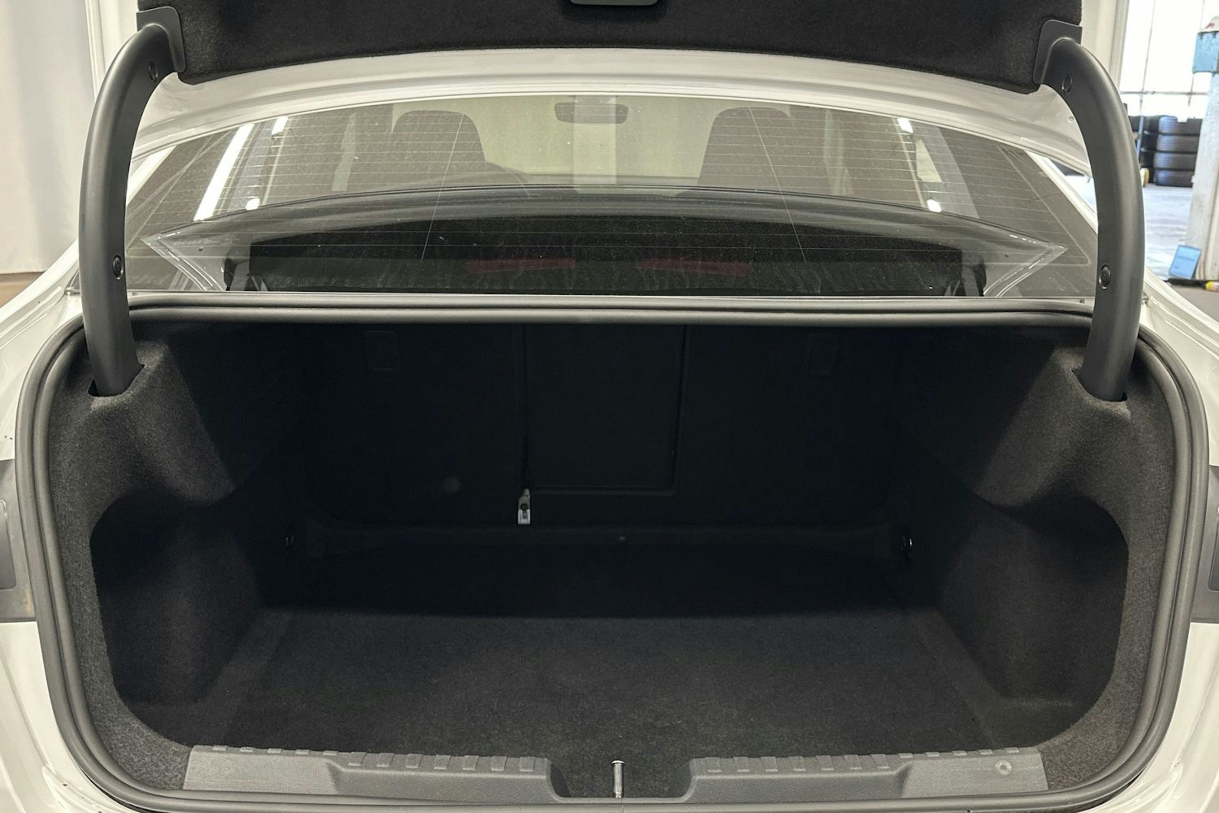 valkoinen Audi A3 2021 kuva 29.