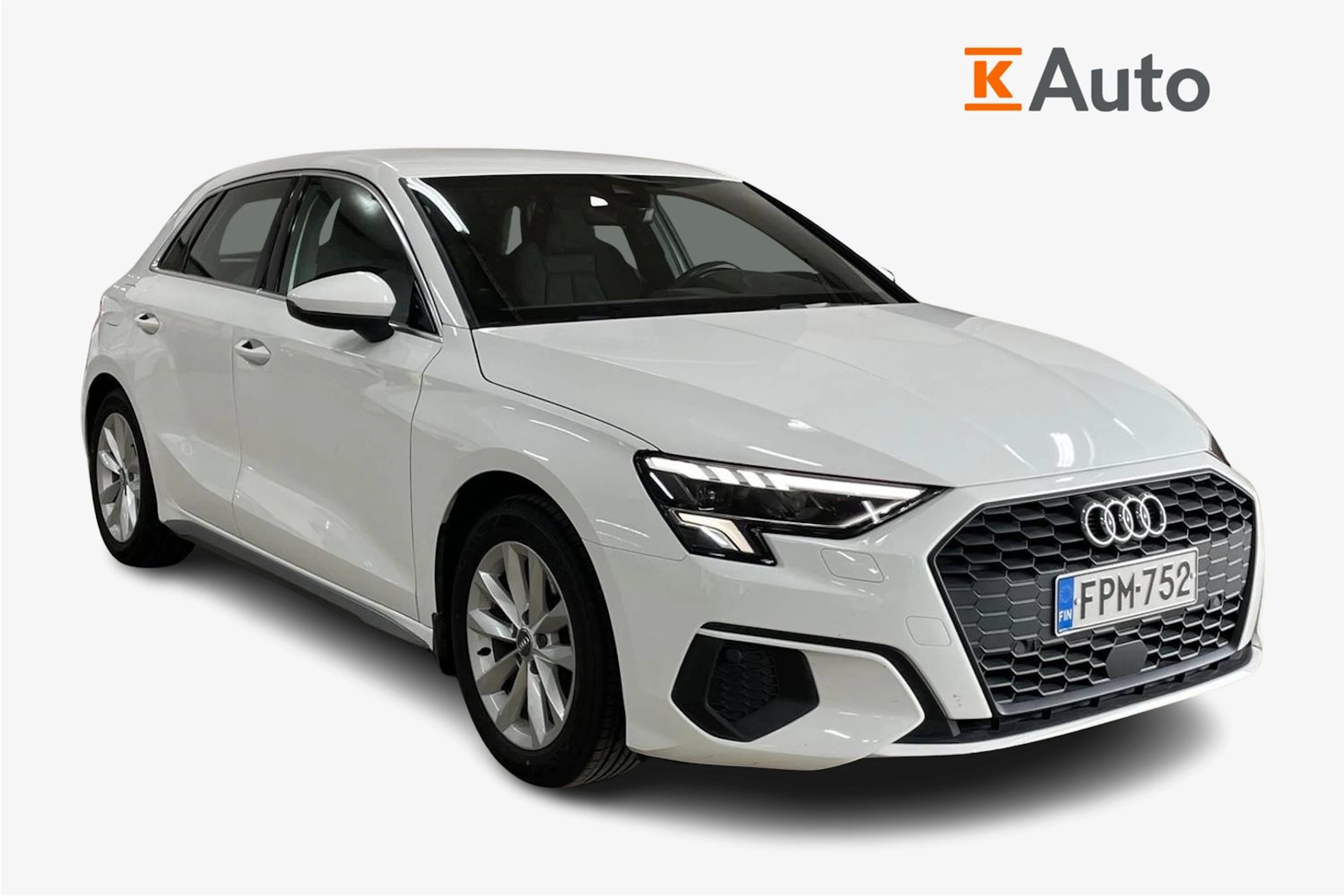 Valkoinen Audi A3 2021 kuva 1.