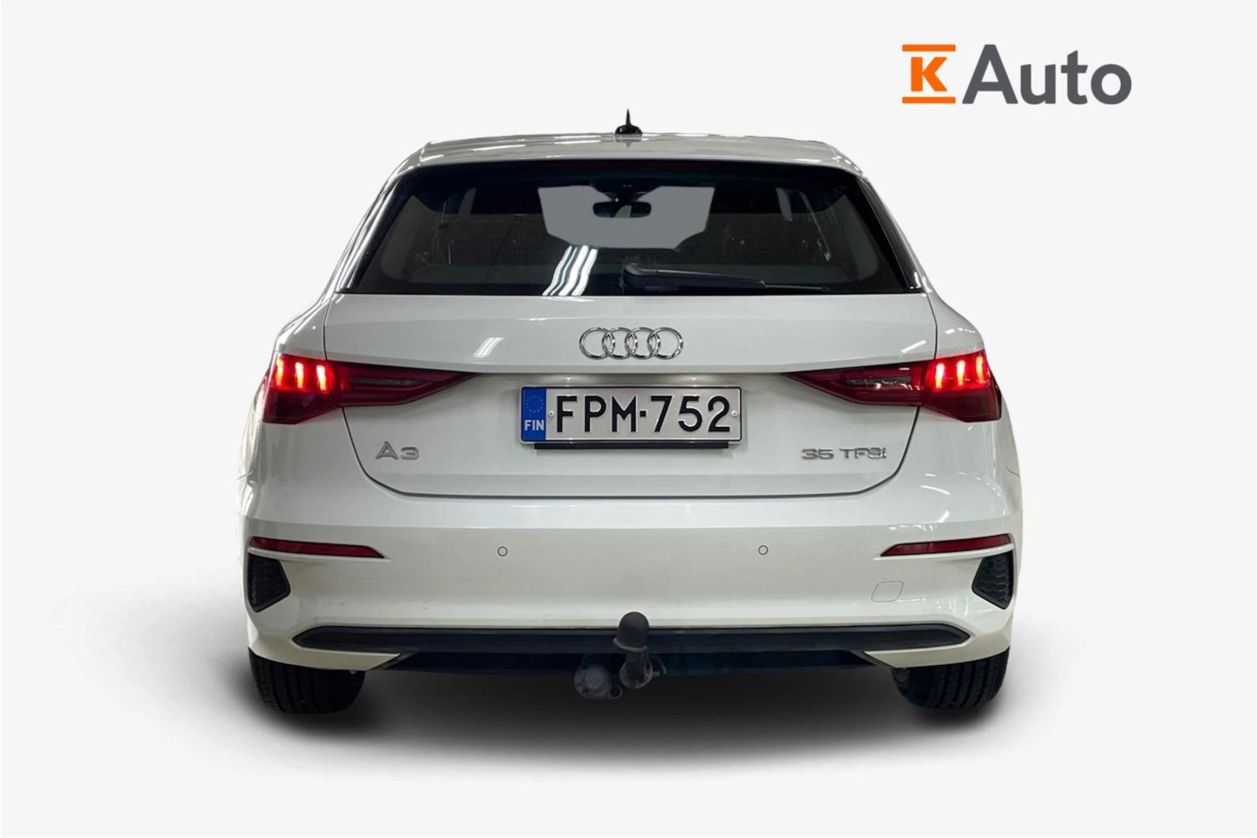 Valkoinen Audi A3 2021 kuva 3.