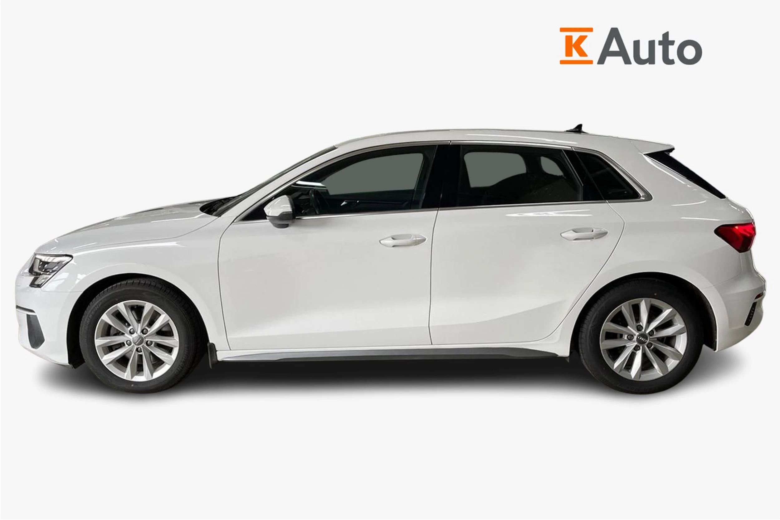 Valkoinen Audi A3 2021 kuva 5.