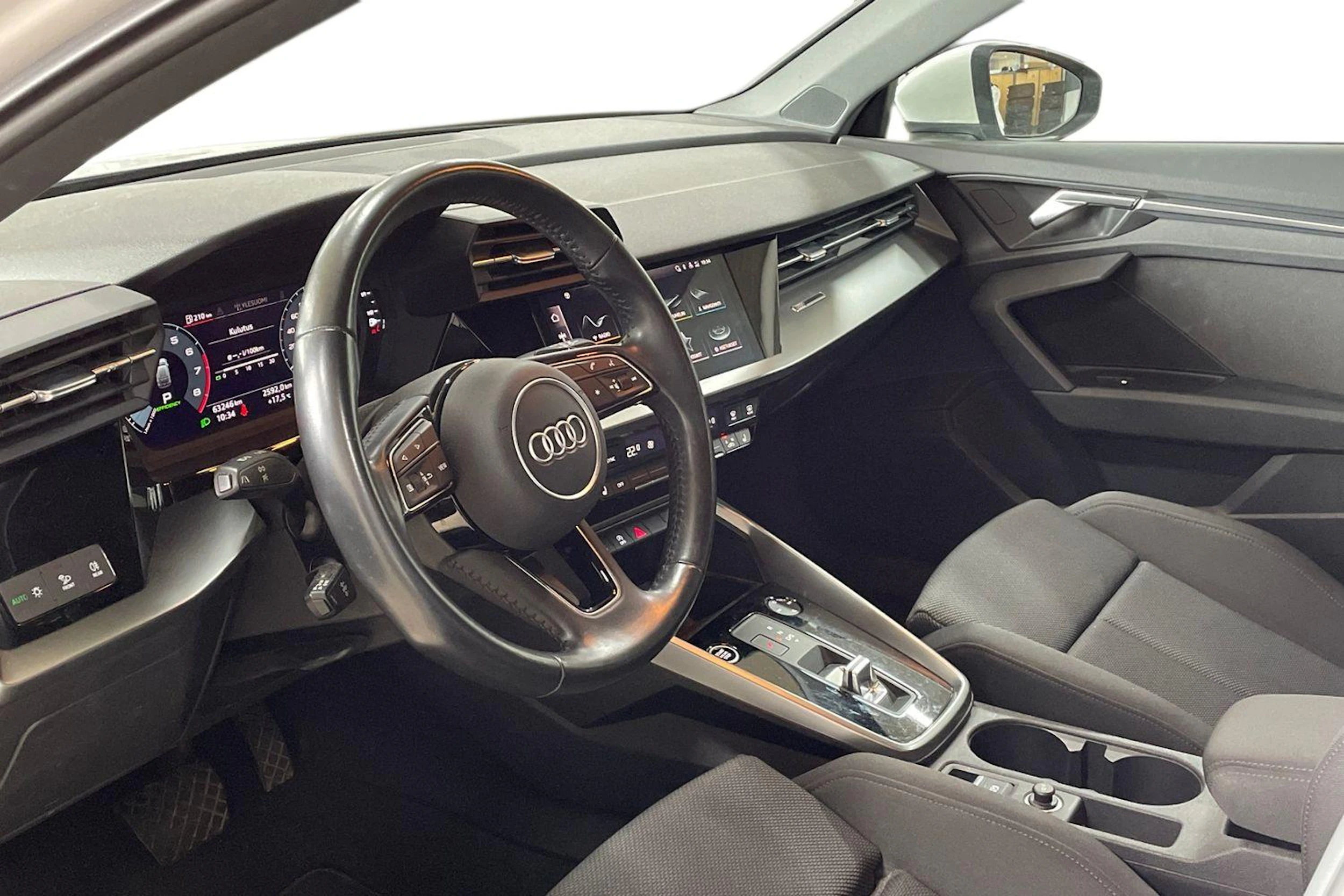Valkoinen Audi A3 2021 kuva 6.