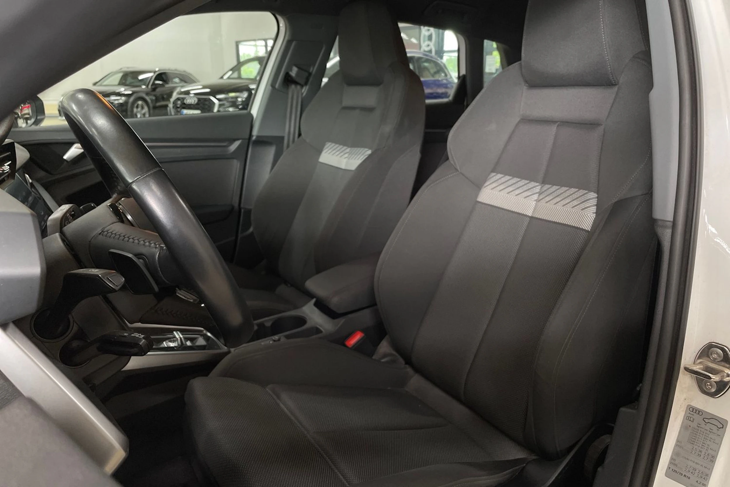 Valkoinen Audi A3 2021 kuva 11.