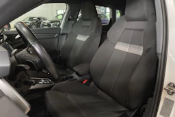 Valkoinen Audi A3 2021 kuva 11.