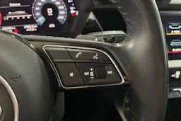 Valkoinen Audi A3 2021 kuva 14.